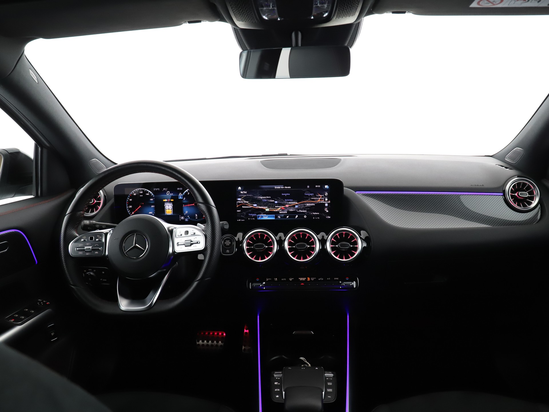 MERCEDES-BENZ GLA 200 AMG Line-image-12