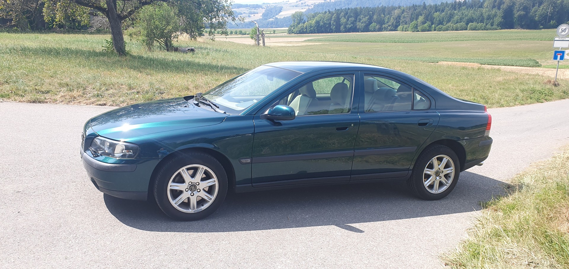 VOLVO S60 2.5T AWD-image-1