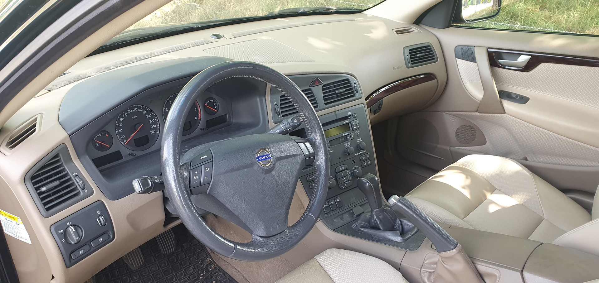 VOLVO S60 2.5T AWD-image-2