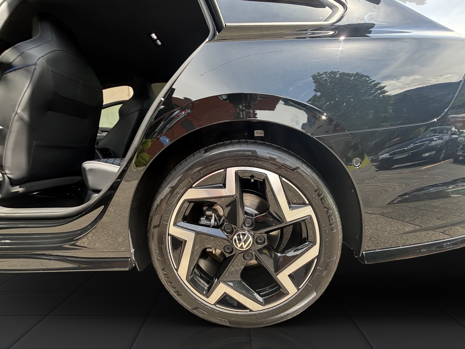 VW Golf Variant 2.0 TSI R-Line DSG 4 Motion-image-12