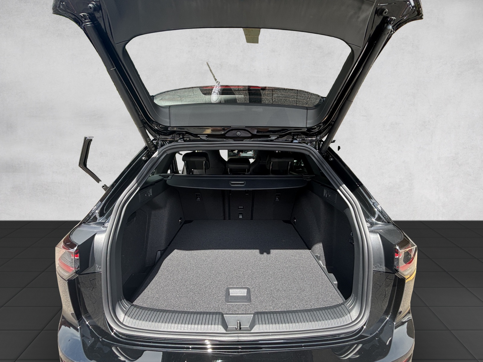 VW Golf Variant 2.0 TSI R-Line DSG 4 Motion-image-11