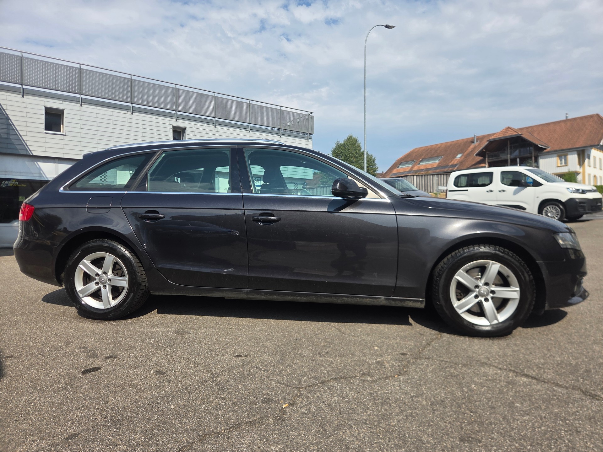AUDI A4 Avant 1.8 TFSI-image-8