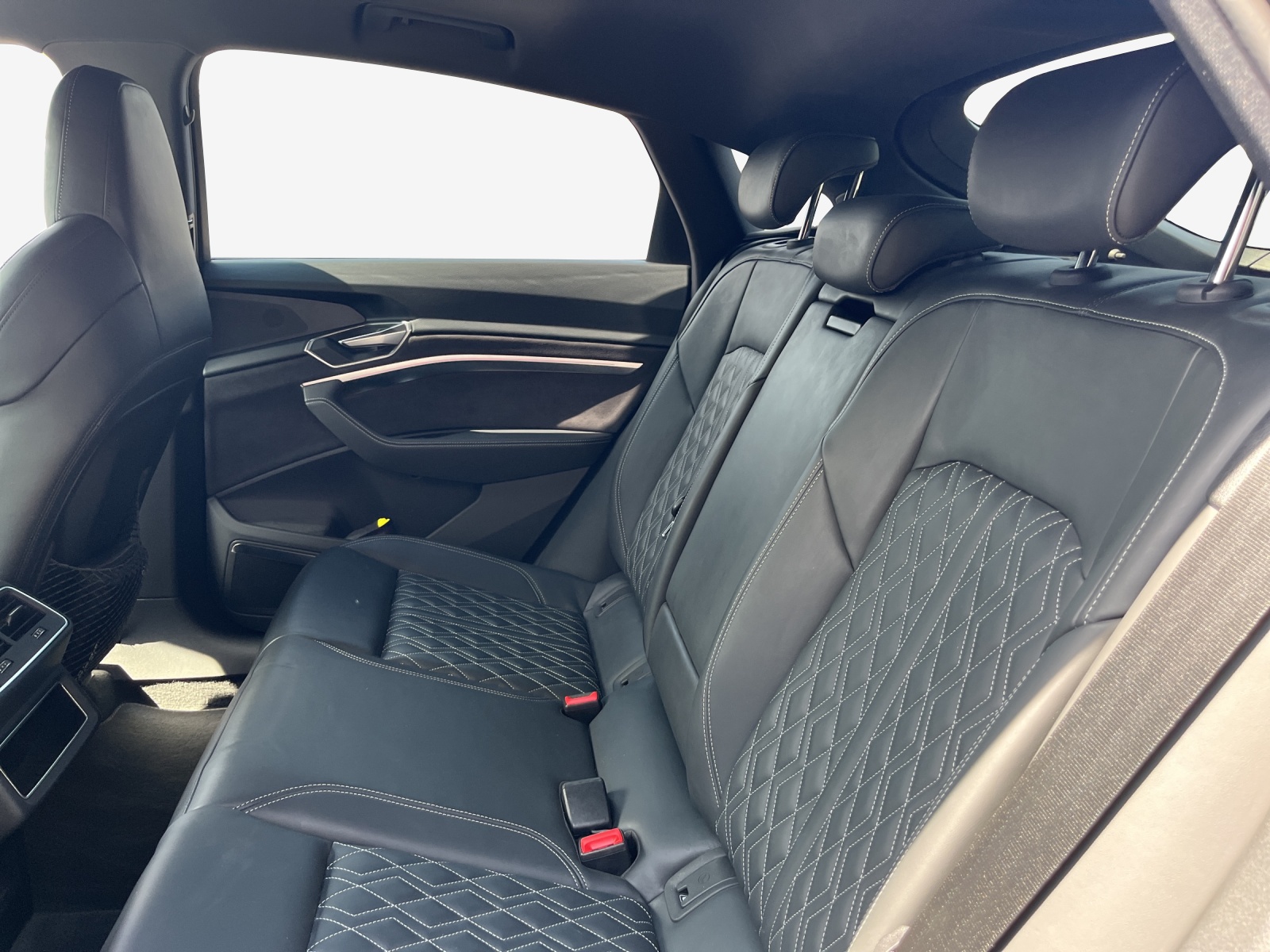 AUDI e-tron 55 Sportback S Line Black Edition quattro-image-9