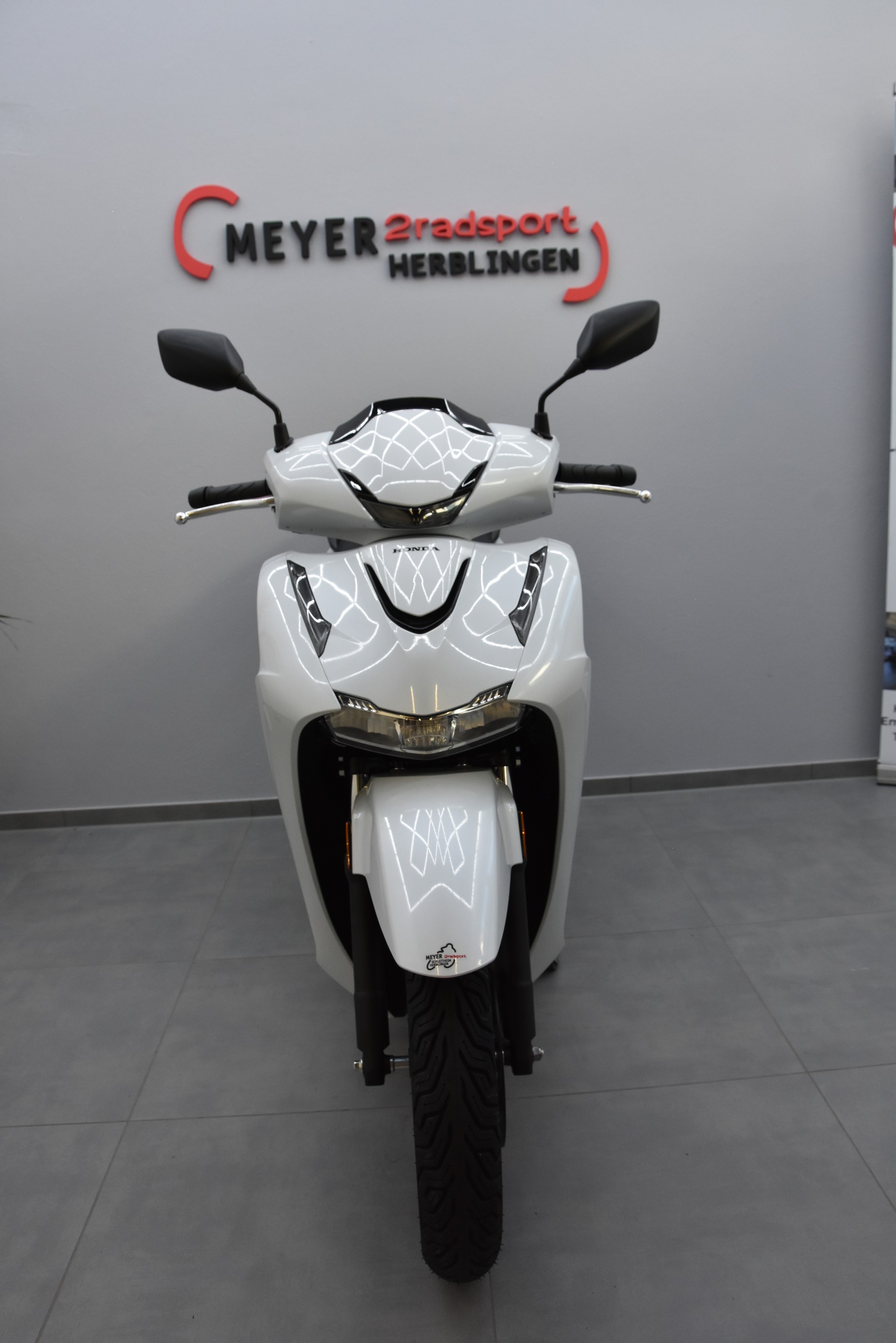 HONDA SH 125-showroom-element-1