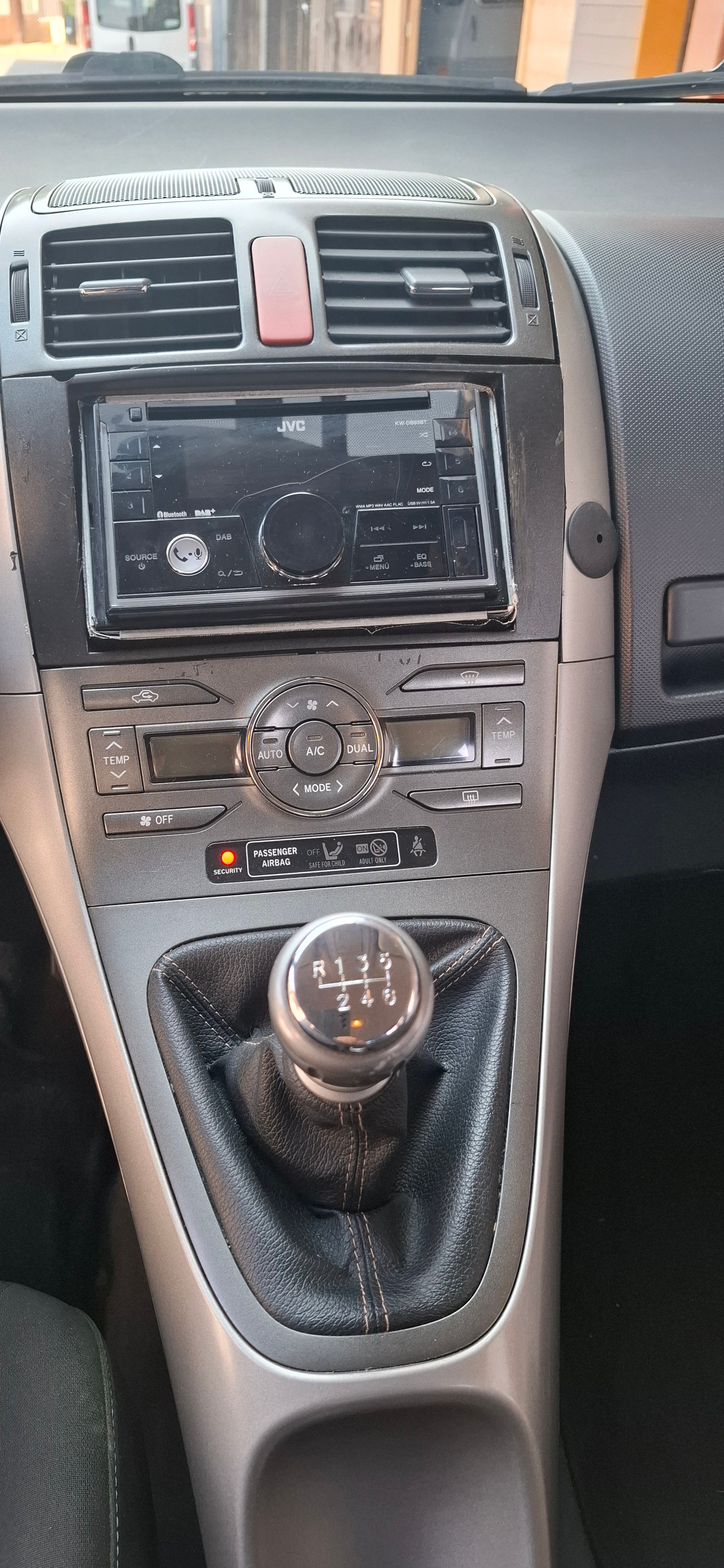 TOYOTA Auris 2.2 D-4D CleanPower Linea Sol Premium-image-10