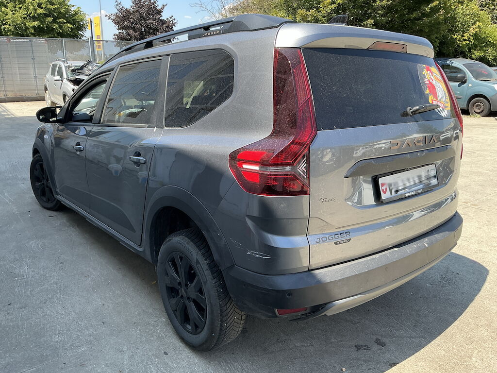 DACIA Jogger HEV 140 Extreme-image-1