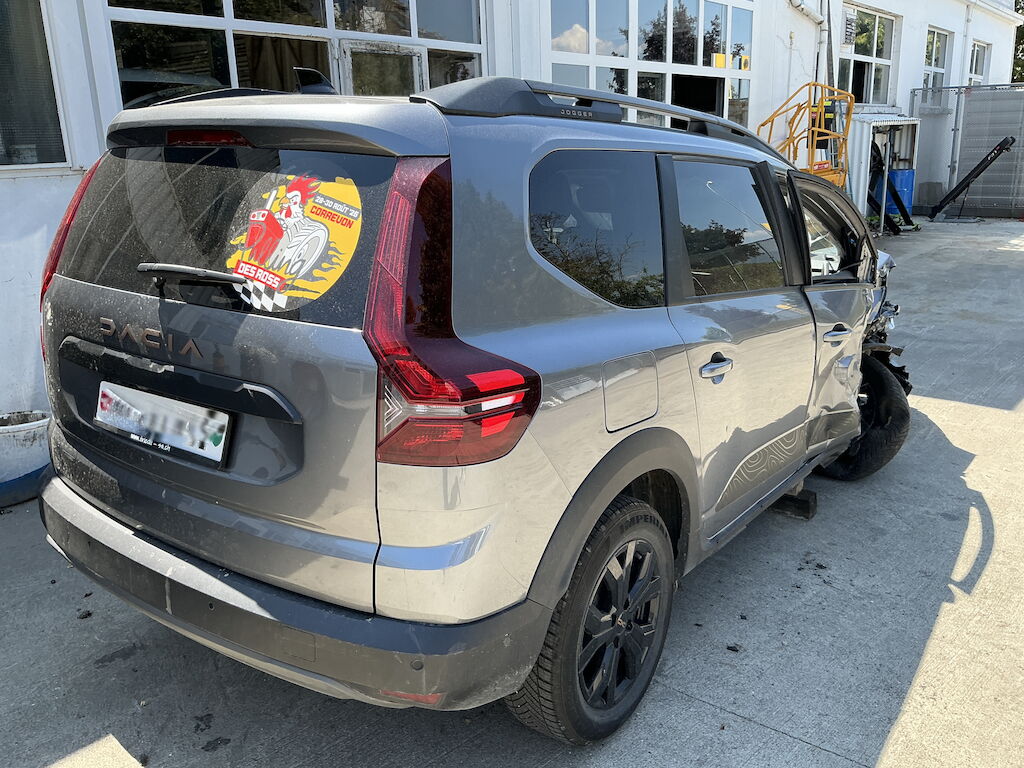 DACIA Jogger HEV 140 Extreme-image-3