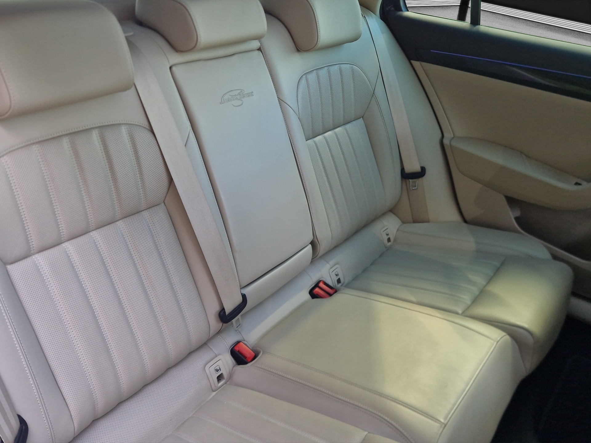 SKODA Superb Combi 2.0 TSI L&K DSG 4x4-image-12