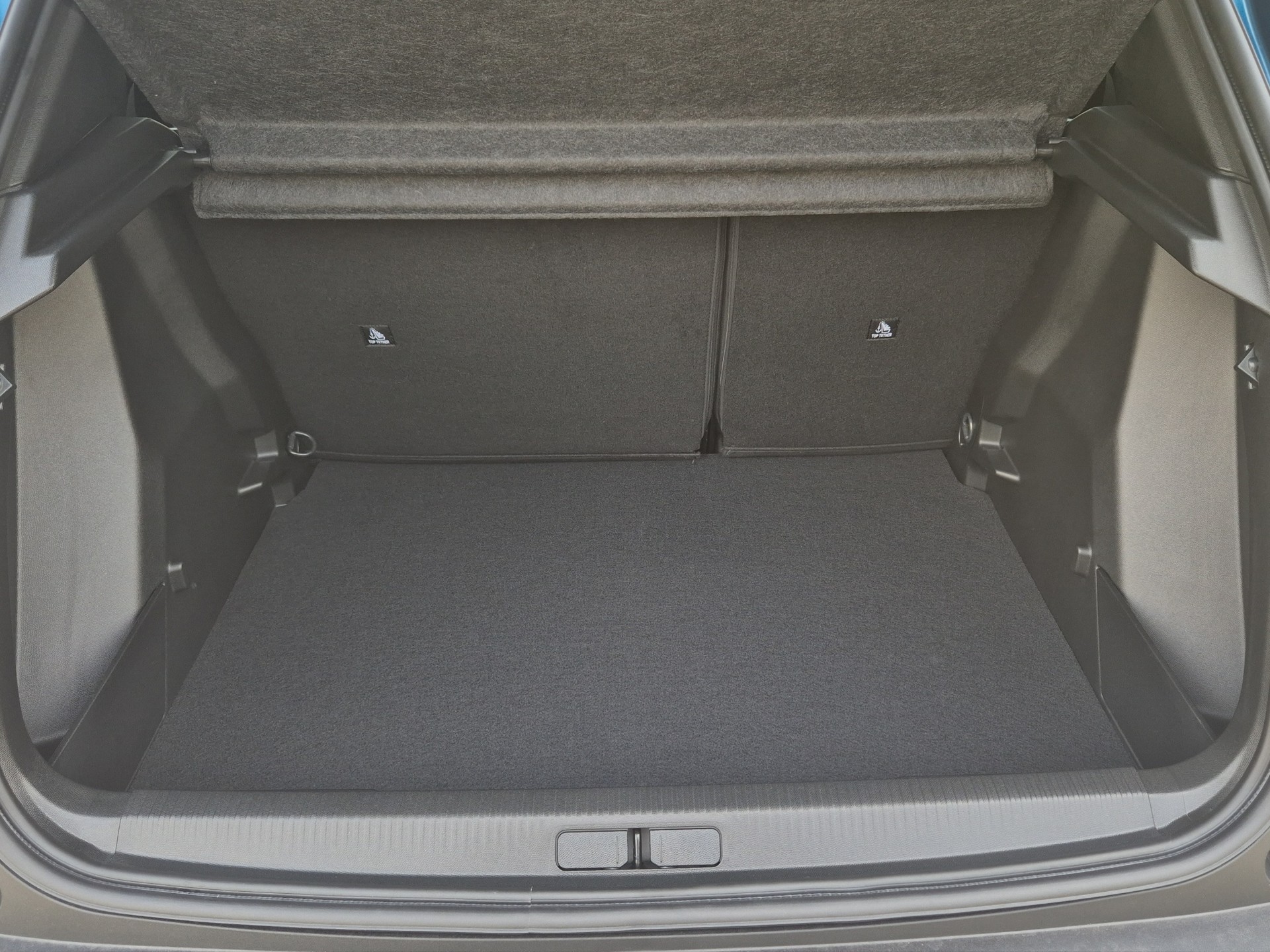 PEUGEOT 2008 1.2 Hybrid Allure-image-17