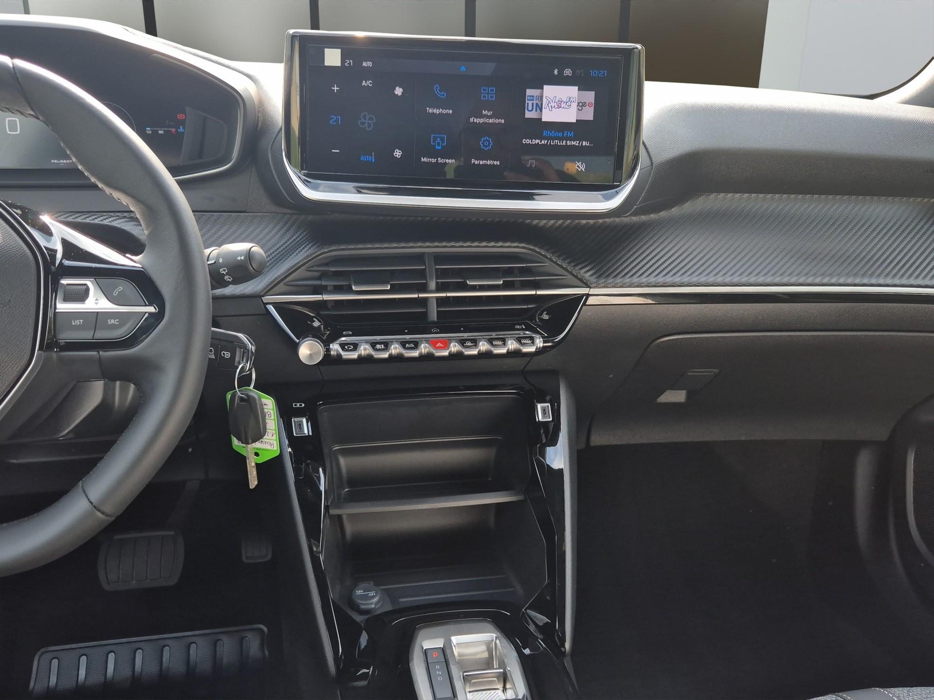 PEUGEOT 2008 1.2 Hybrid Allure-image-13