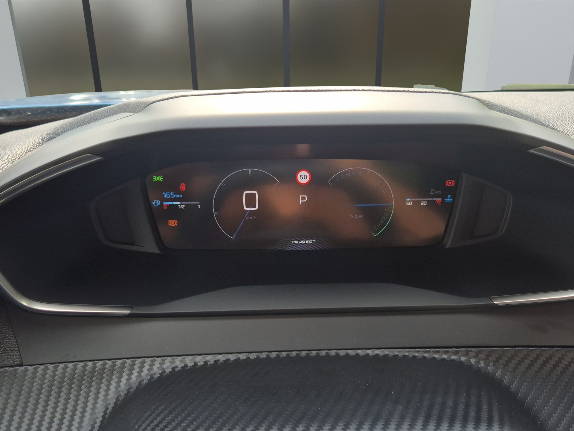 PEUGEOT 2008 1.2 Hybrid Allure-image-10