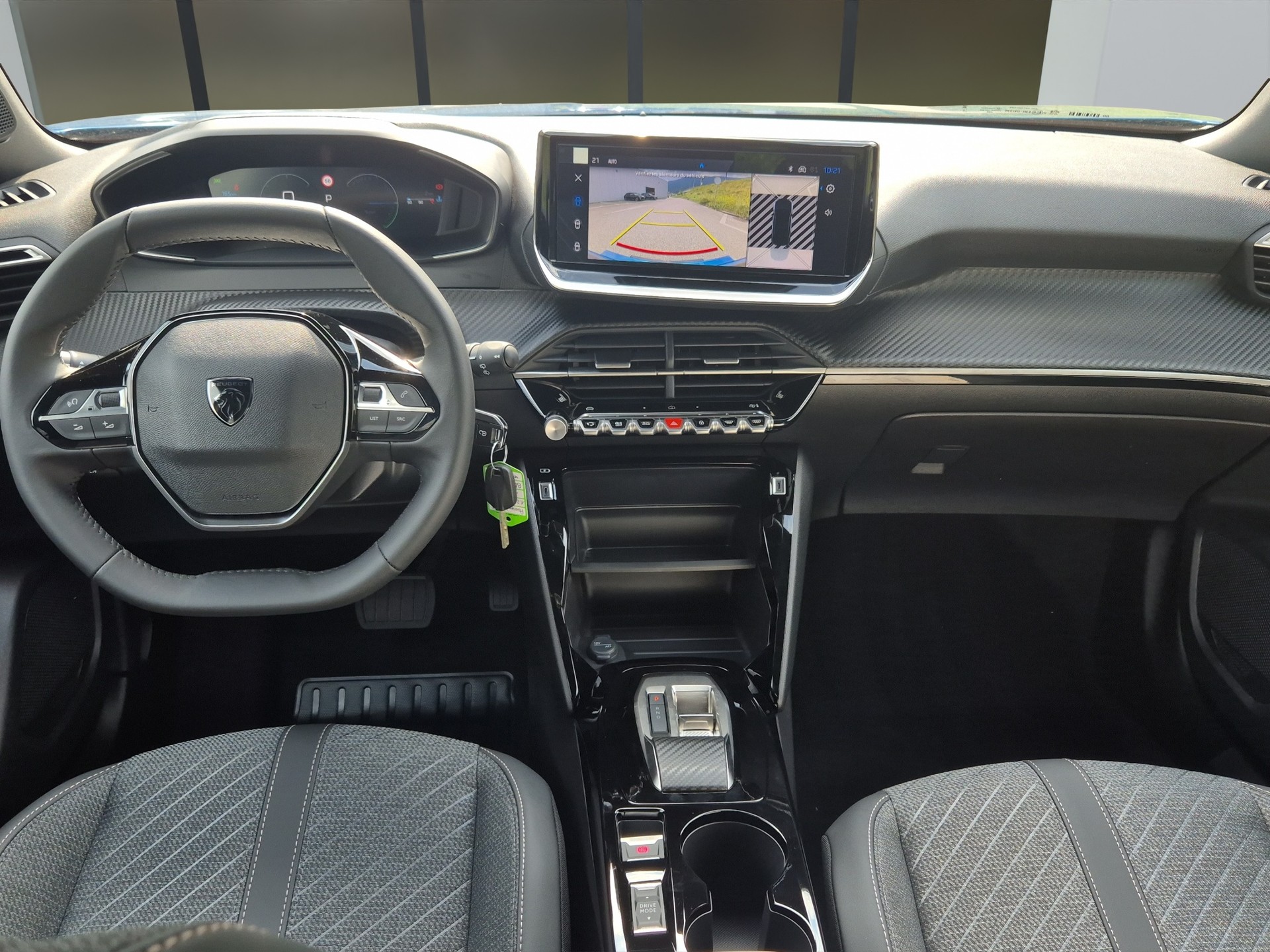 PEUGEOT 2008 1.2 Hybrid Allure-image-12