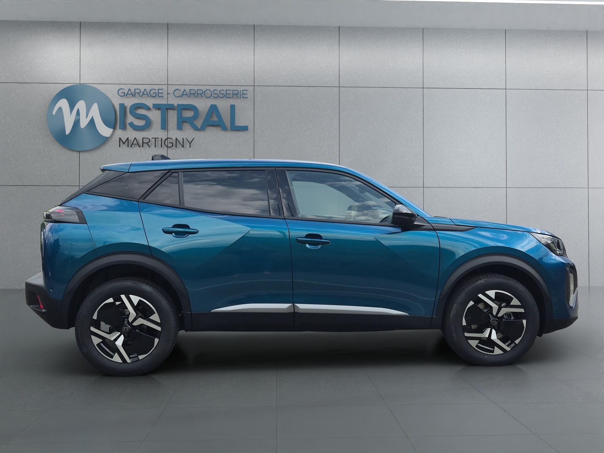 PEUGEOT 2008 1.2 Hybrid Allure-image-6