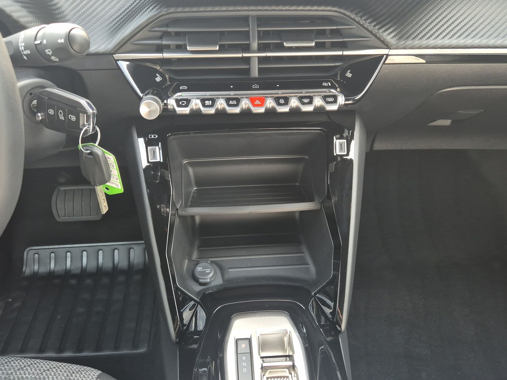 PEUGEOT 2008 1.2 Hybrid Allure-image-14