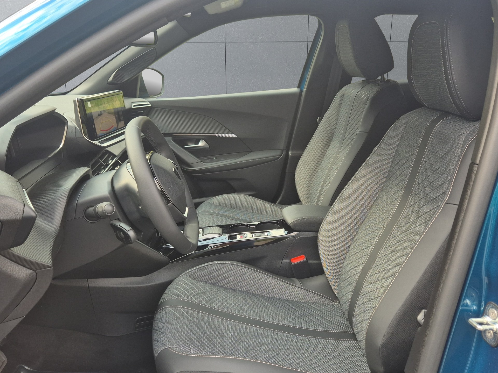 PEUGEOT 2008 1.2 Hybrid Allure-image-8