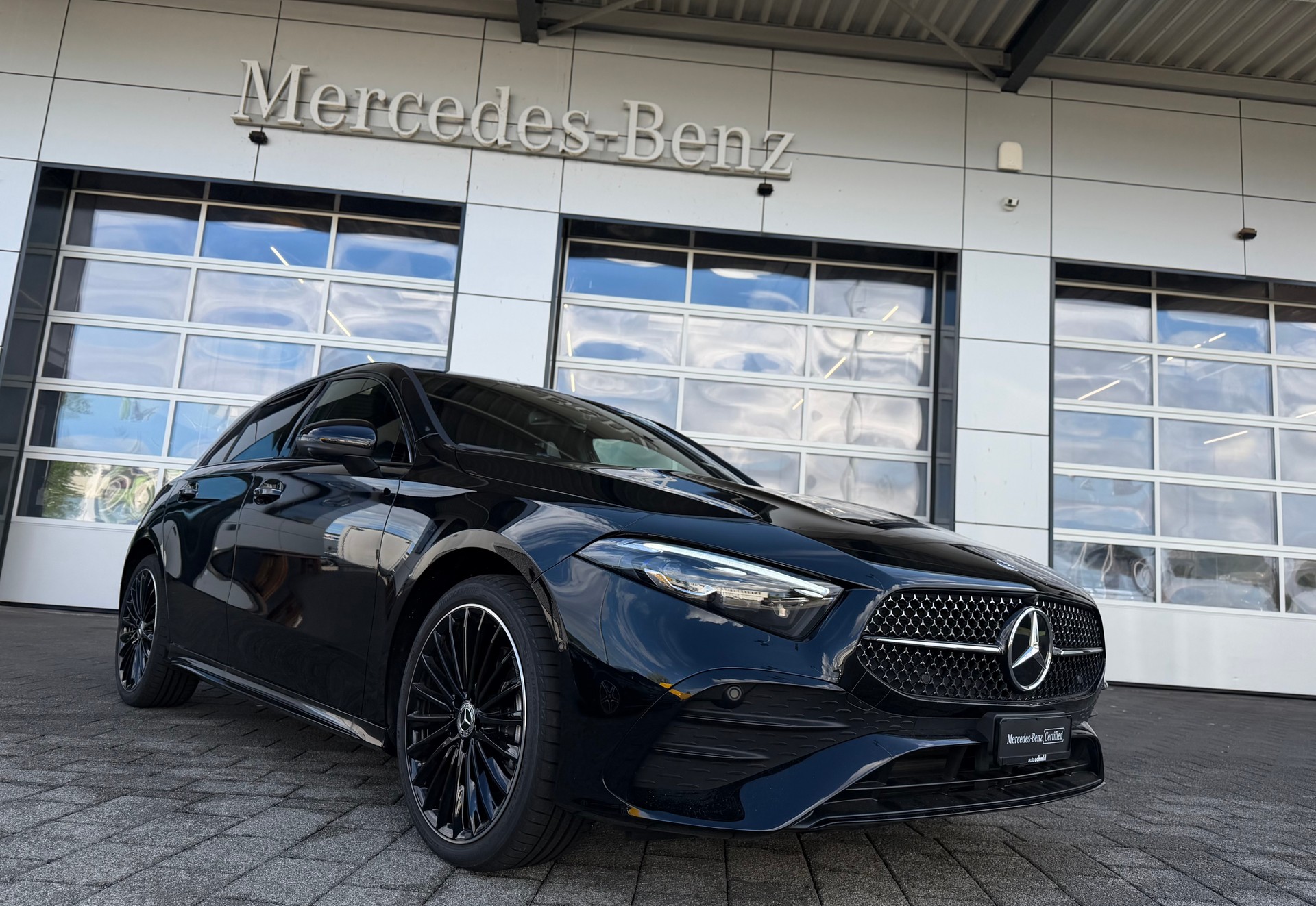 MERCEDES-BENZ A 250 e AMG Line EQ Star 8G-DCT