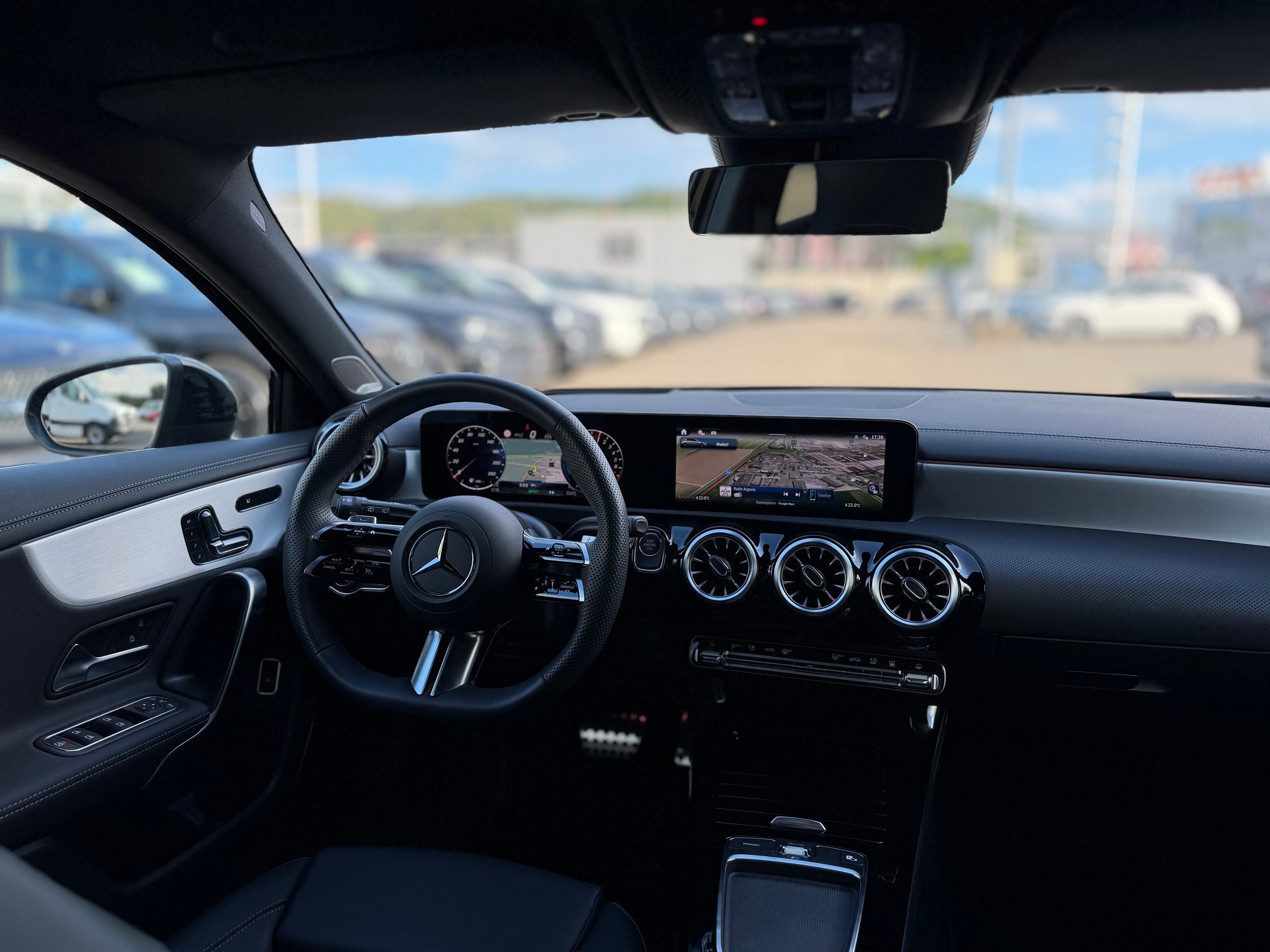 MERCEDES-BENZ A 250 e AMG Line EQ Star 8G-DCT-image-6
