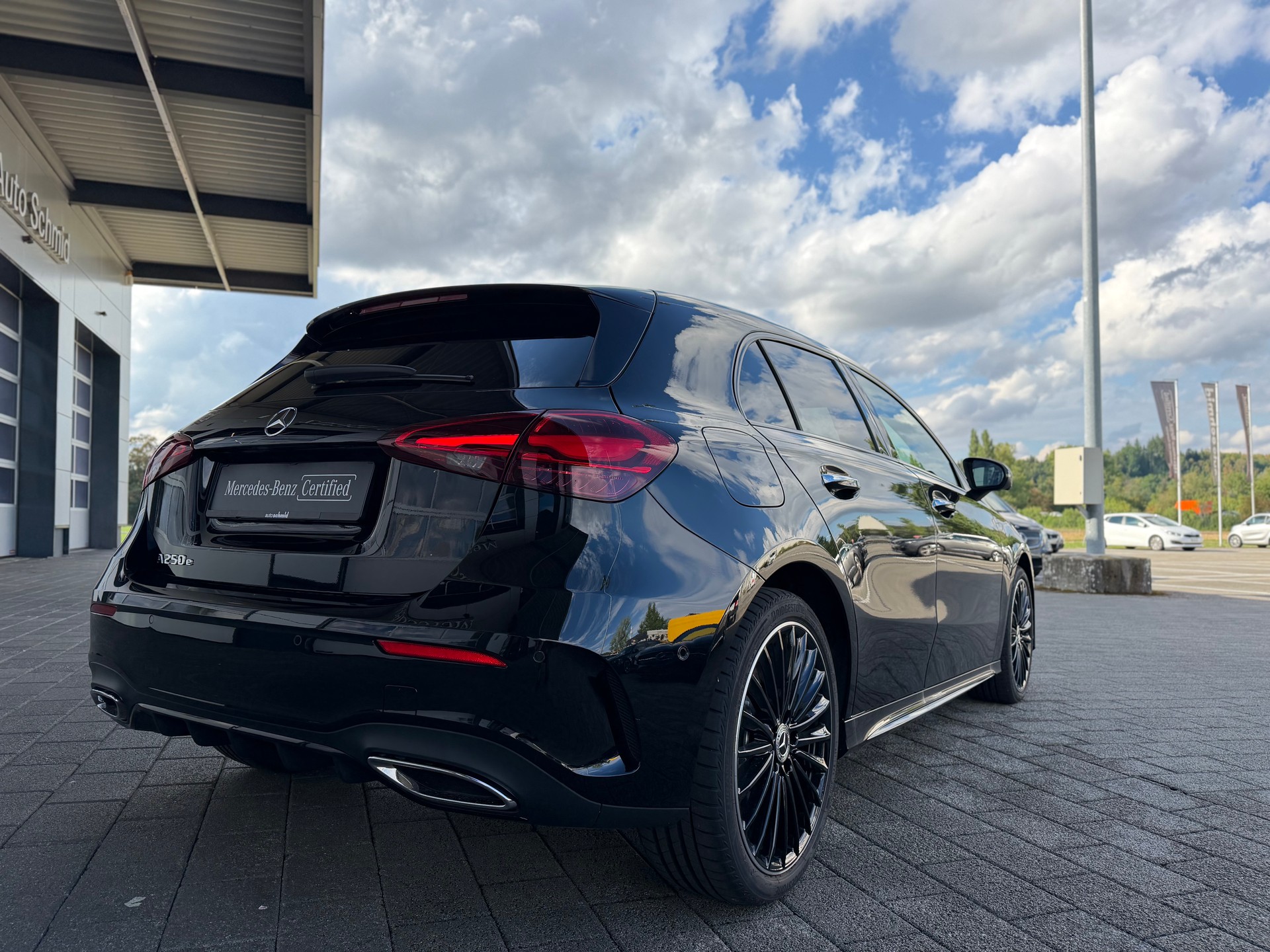 MERCEDES-BENZ A 250 e AMG Line EQ Star 8G-DCT-showroom-element-1