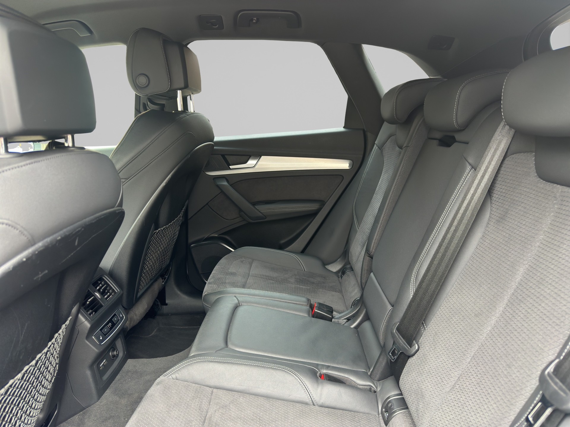 AUDI Q5 45 TFSI S-line quattro S-tronic-image-10