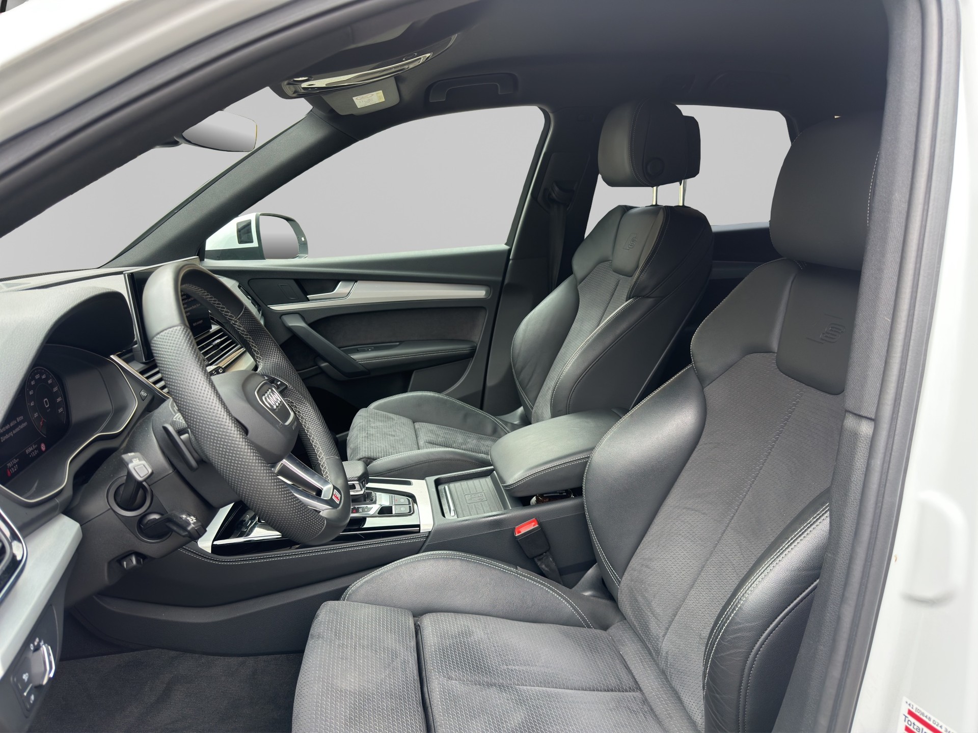 AUDI Q5 45 TFSI S-line quattro S-tronic-image-8