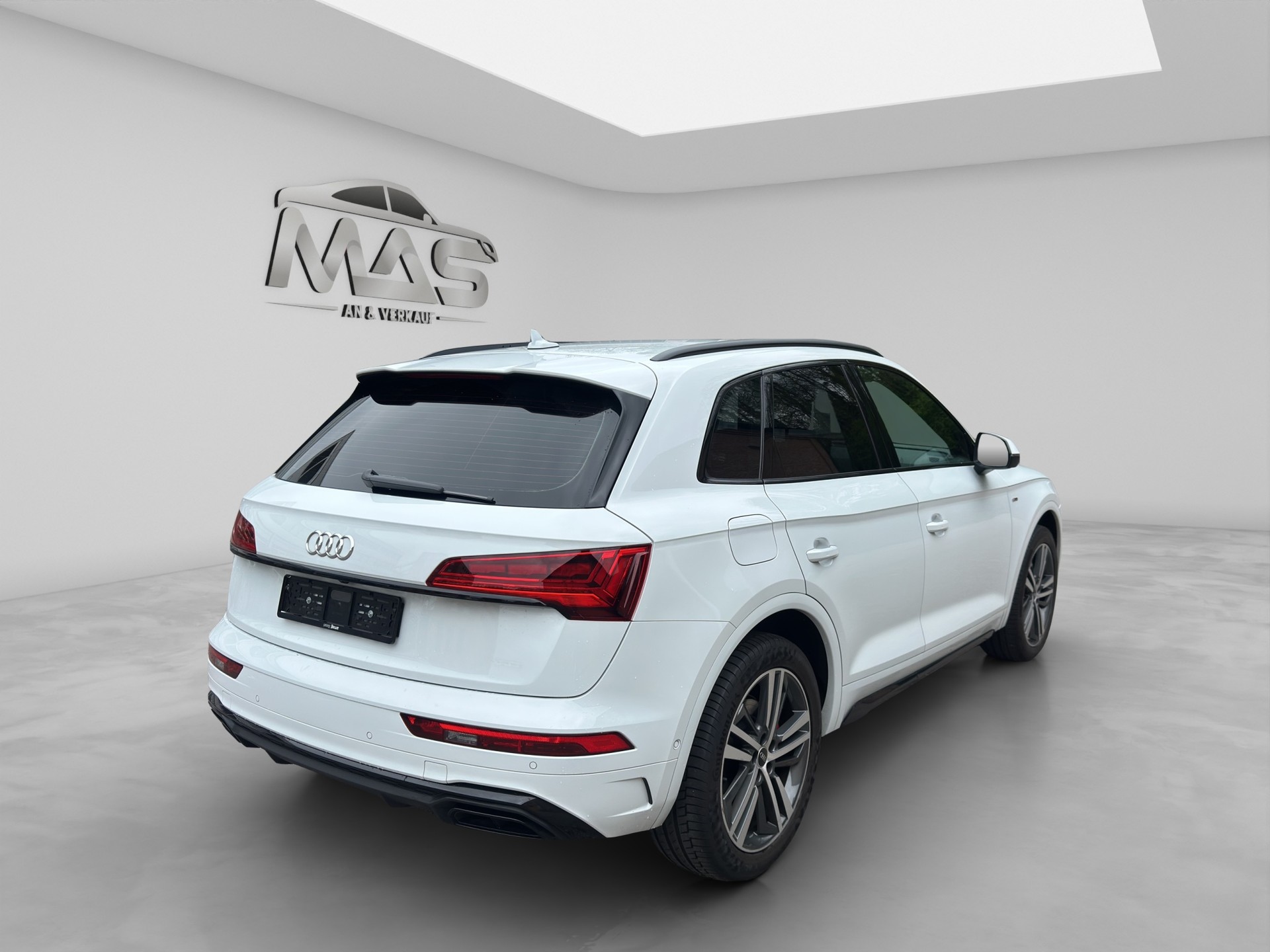 AUDI Q5 45 TFSI S-line quattro S-tronic-image-5