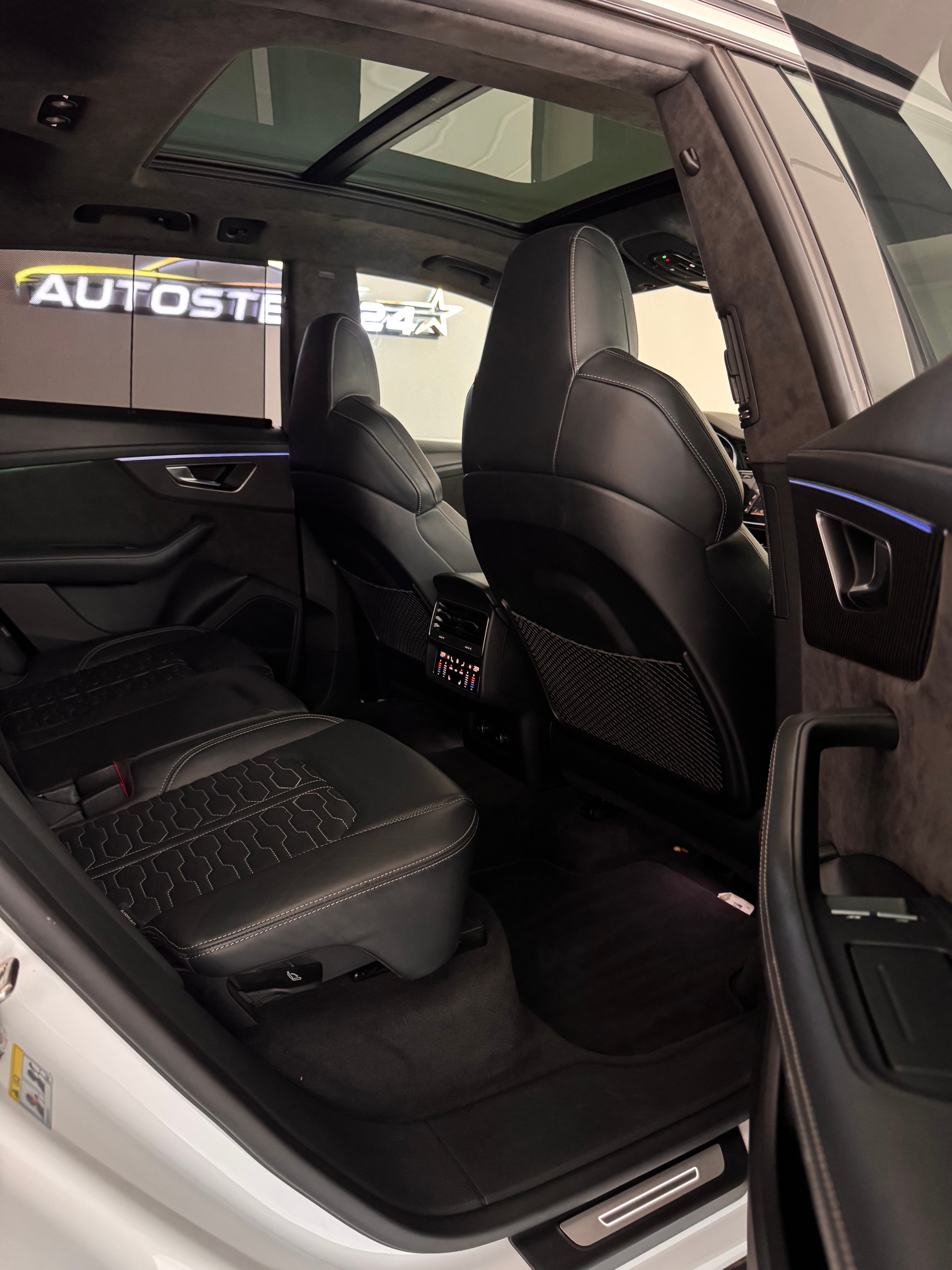 AUDI RSQ8 Quattro Tiptronic*CH-Fahrzeug*Panoramadach*AHK elektrisch *23 Zoll RS-Felgen *Standheizung*-image-11