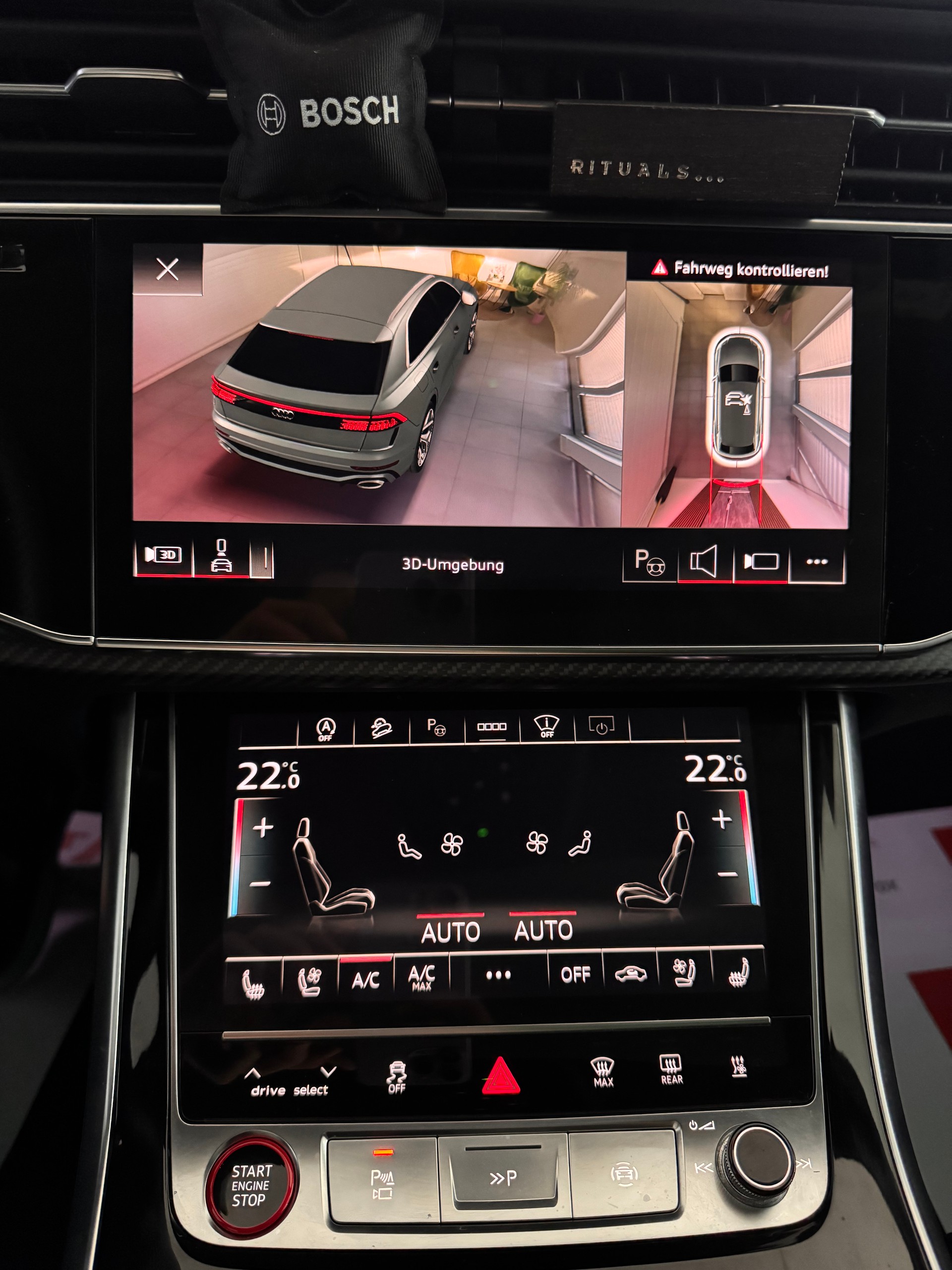 AUDI RSQ8 Quattro Tiptronic*CH-Fahrzeug*Panoramadach*AHK elektrisch *23 Zoll RS-Felgen *Standheizung*-image-19