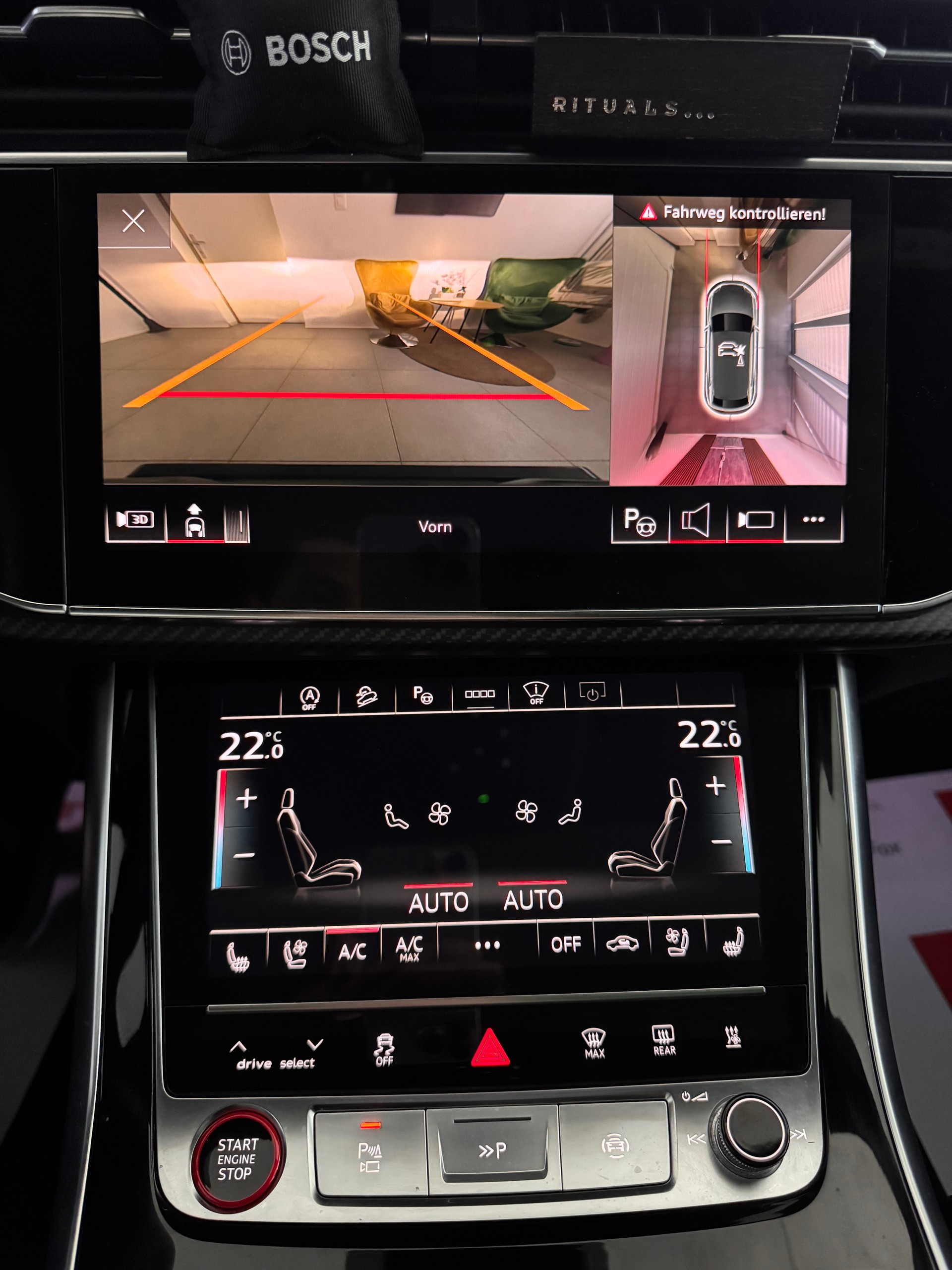 AUDI RSQ8 Quattro Tiptronic*CH-Fahrzeug*Panoramadach*AHK elektrisch *23 Zoll RS-Felgen *Standheizung*-image-18