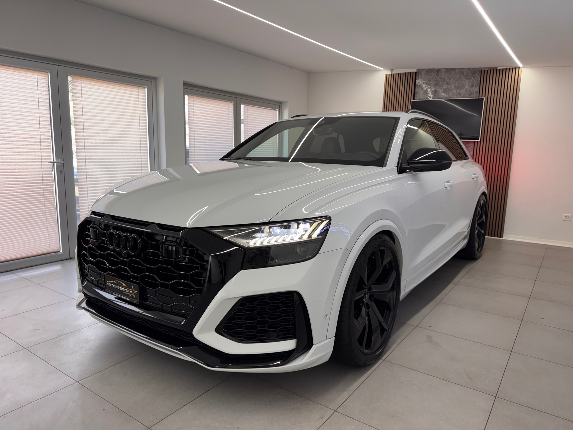 AUDI RSQ8 Quattro Tiptronic*CH-Fahrzeug*Panoramadach*AHK elektrisch *23 Zoll RS-Felgen *Standheizung*-image-0