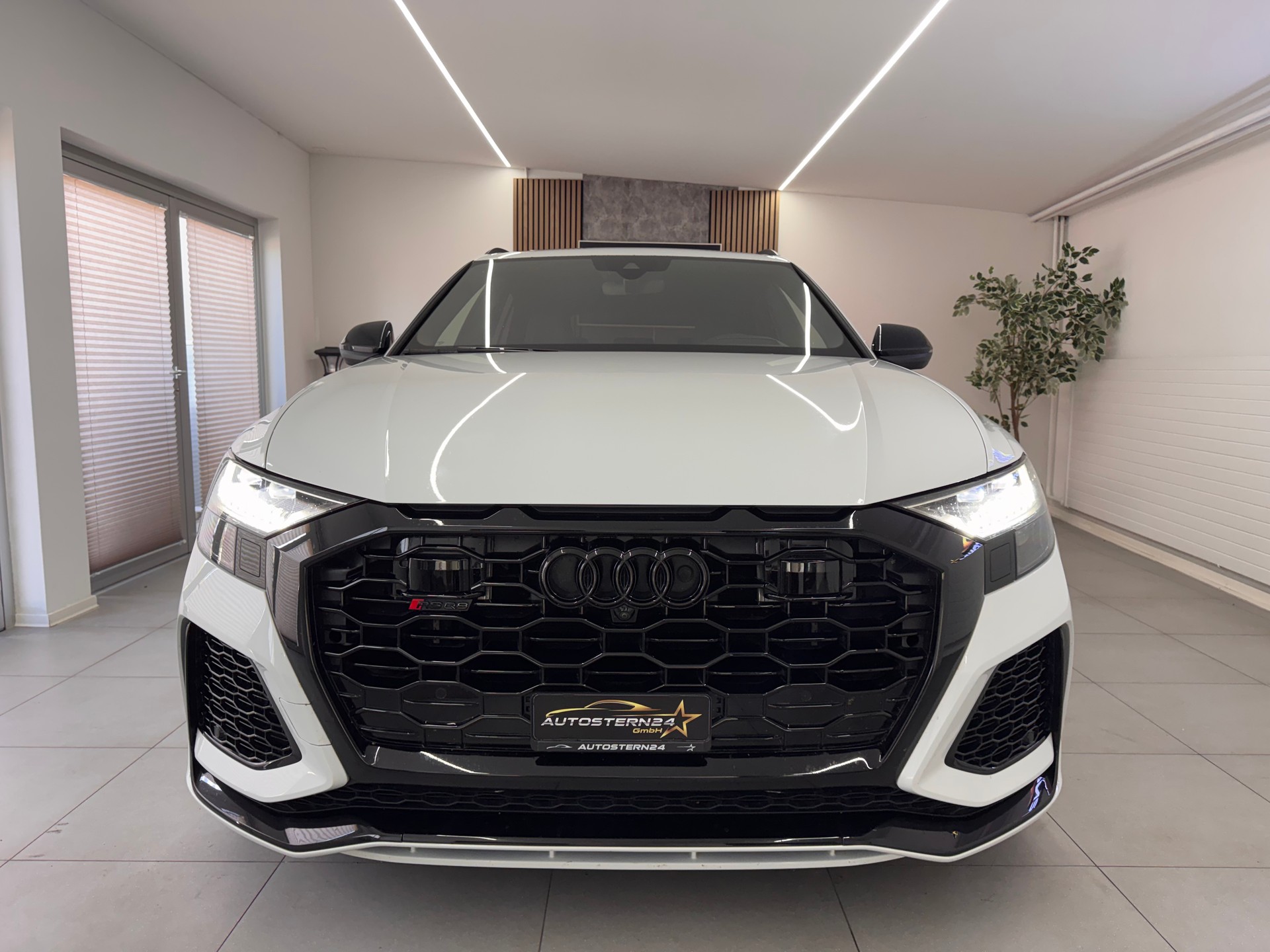 AUDI RSQ8 Quattro Tiptronic*CH-Fahrzeug*Panoramadach*AHK elektrisch *23 Zoll RS-Felgen *Standheizung*-image-2