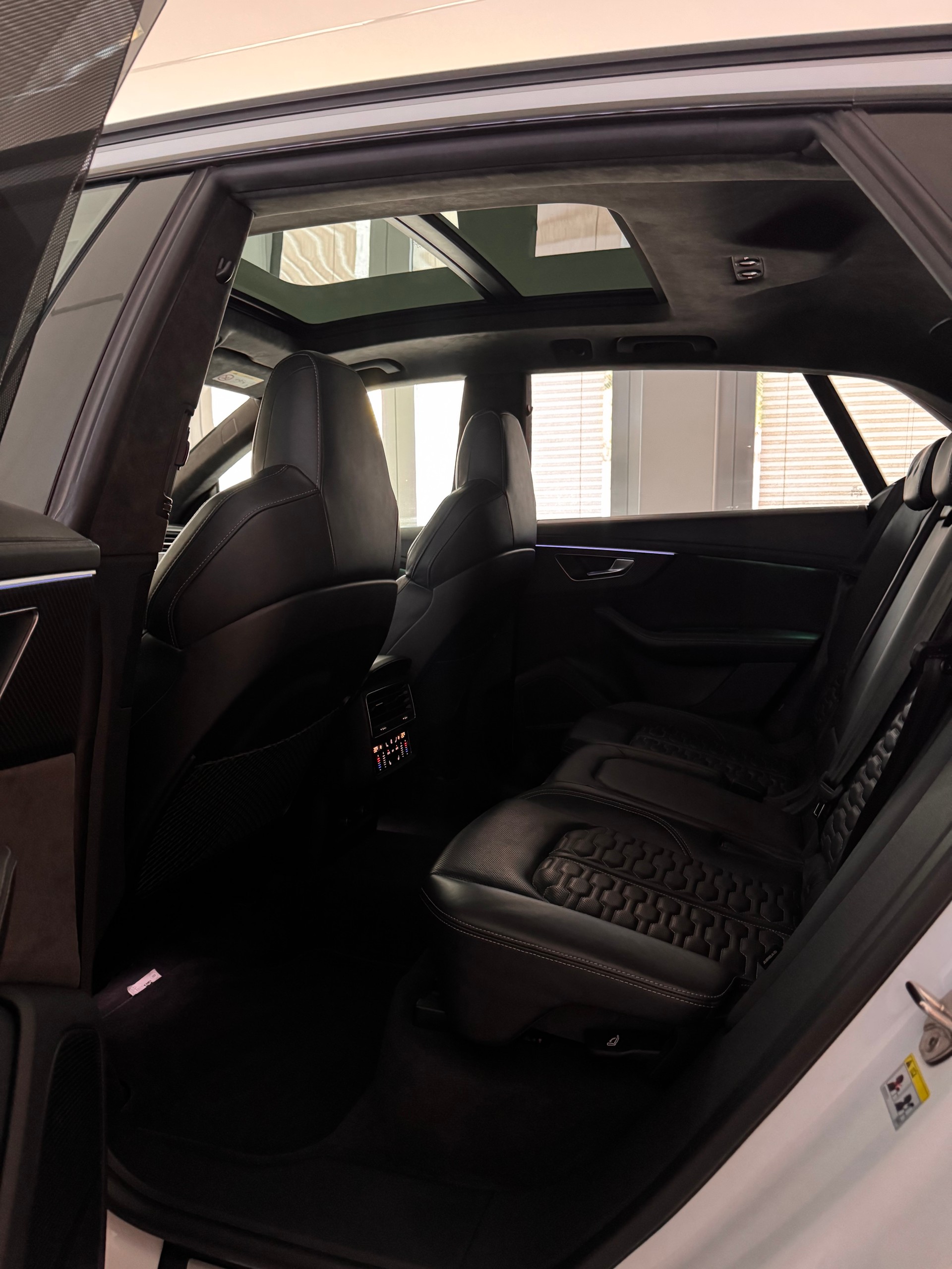 AUDI RSQ8 Quattro Tiptronic*CH-Fahrzeug*Panoramadach*AHK elektrisch *23 Zoll RS-Felgen *Standheizung*-image-10