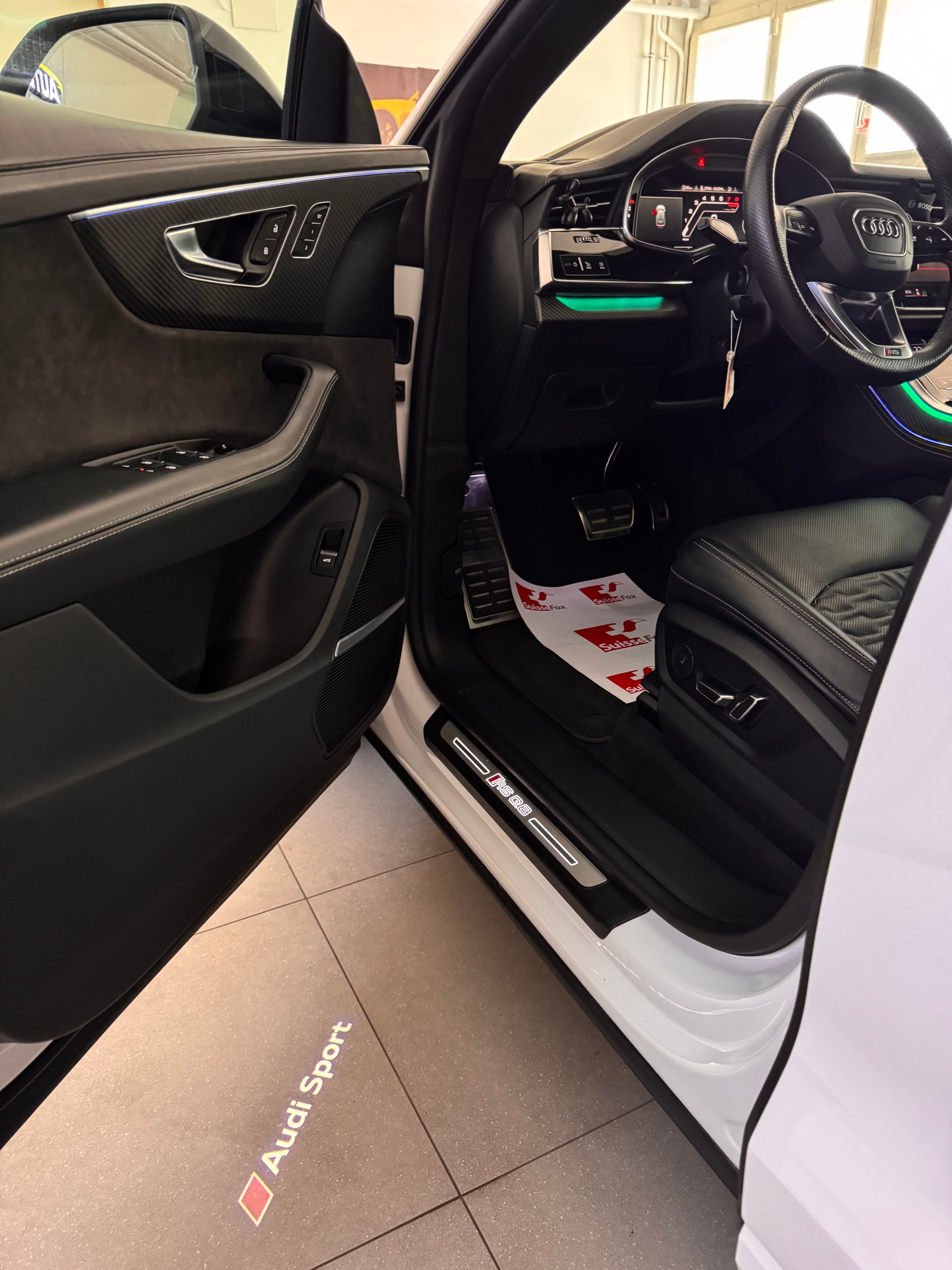 AUDI RSQ8 Quattro Tiptronic*CH-Fahrzeug*Panoramadach*AHK elektrisch *23 Zoll RS-Felgen *Standheizung*-image-7