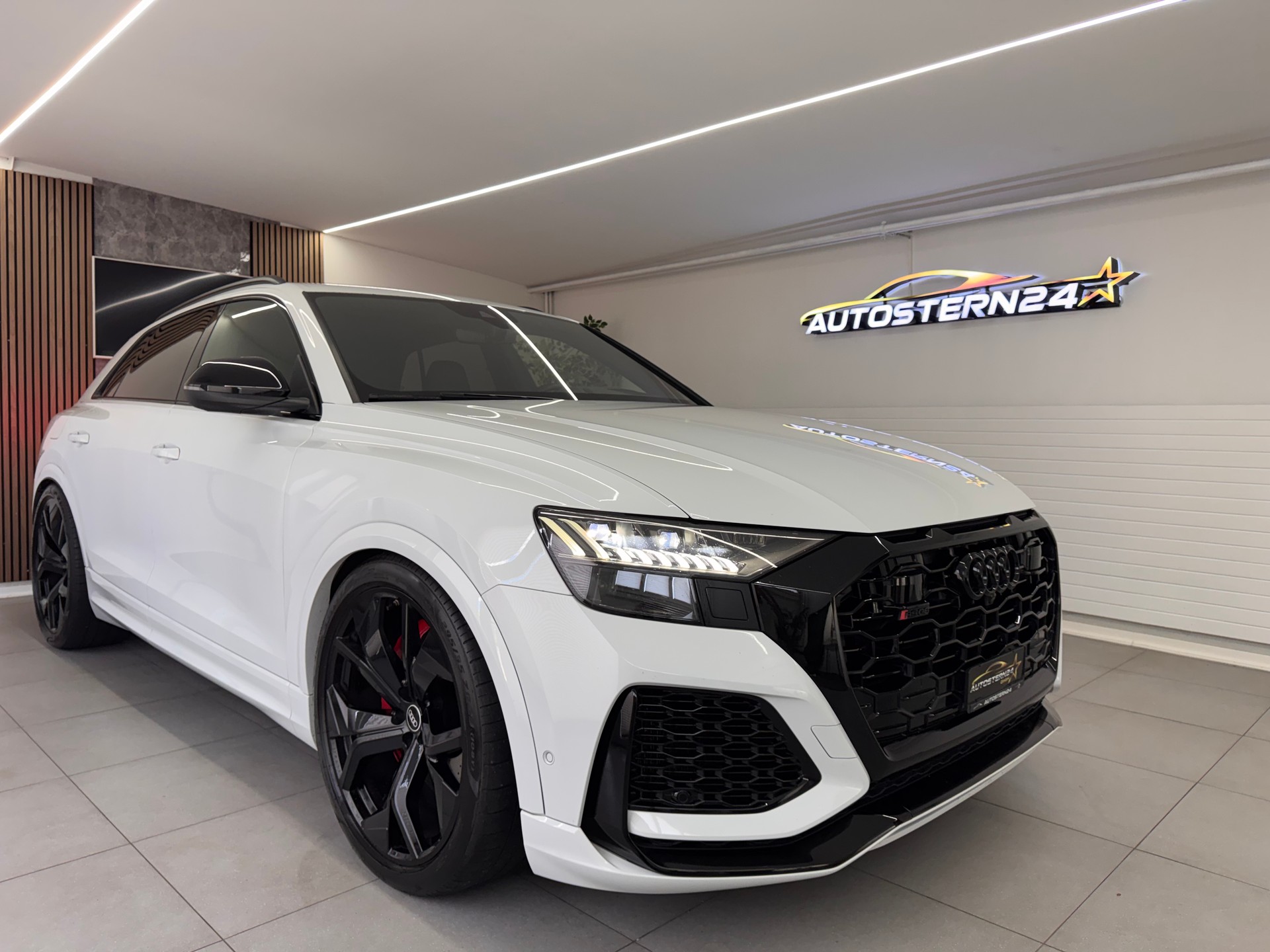 AUDI RSQ8 Quattro Tiptronic*CH-Fahrzeug*Panoramadach*AHK elektrisch *23 Zoll RS-Felgen *Standheizung*-image-1