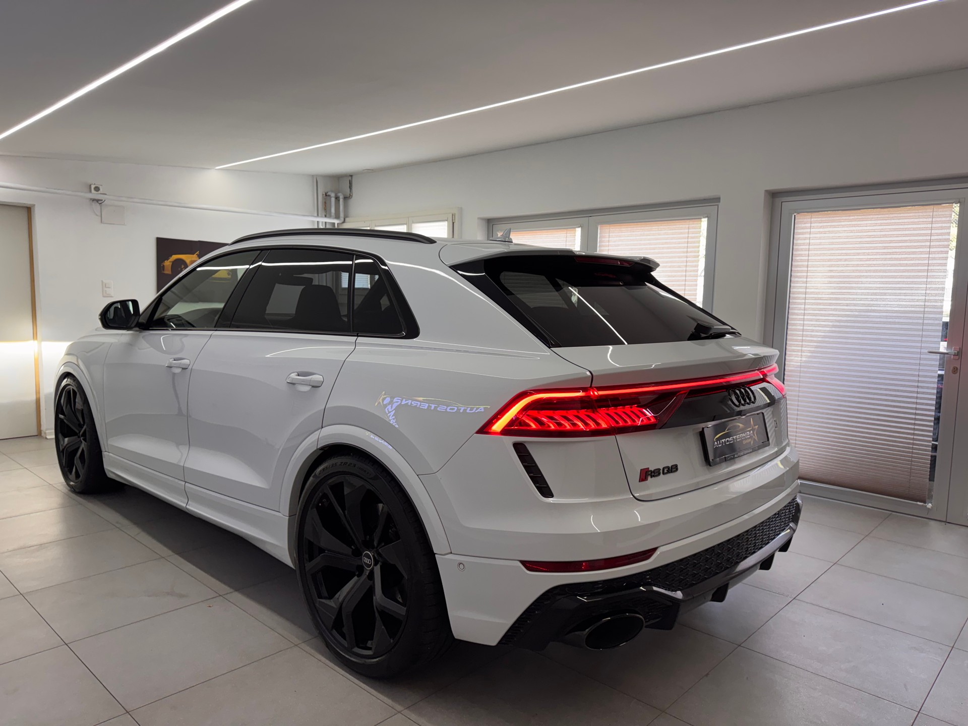 AUDI RSQ8 Quattro Tiptronic*CH-Fahrzeug*Panoramadach*AHK elektrisch *23 Zoll RS-Felgen *Standheizung*-image-5