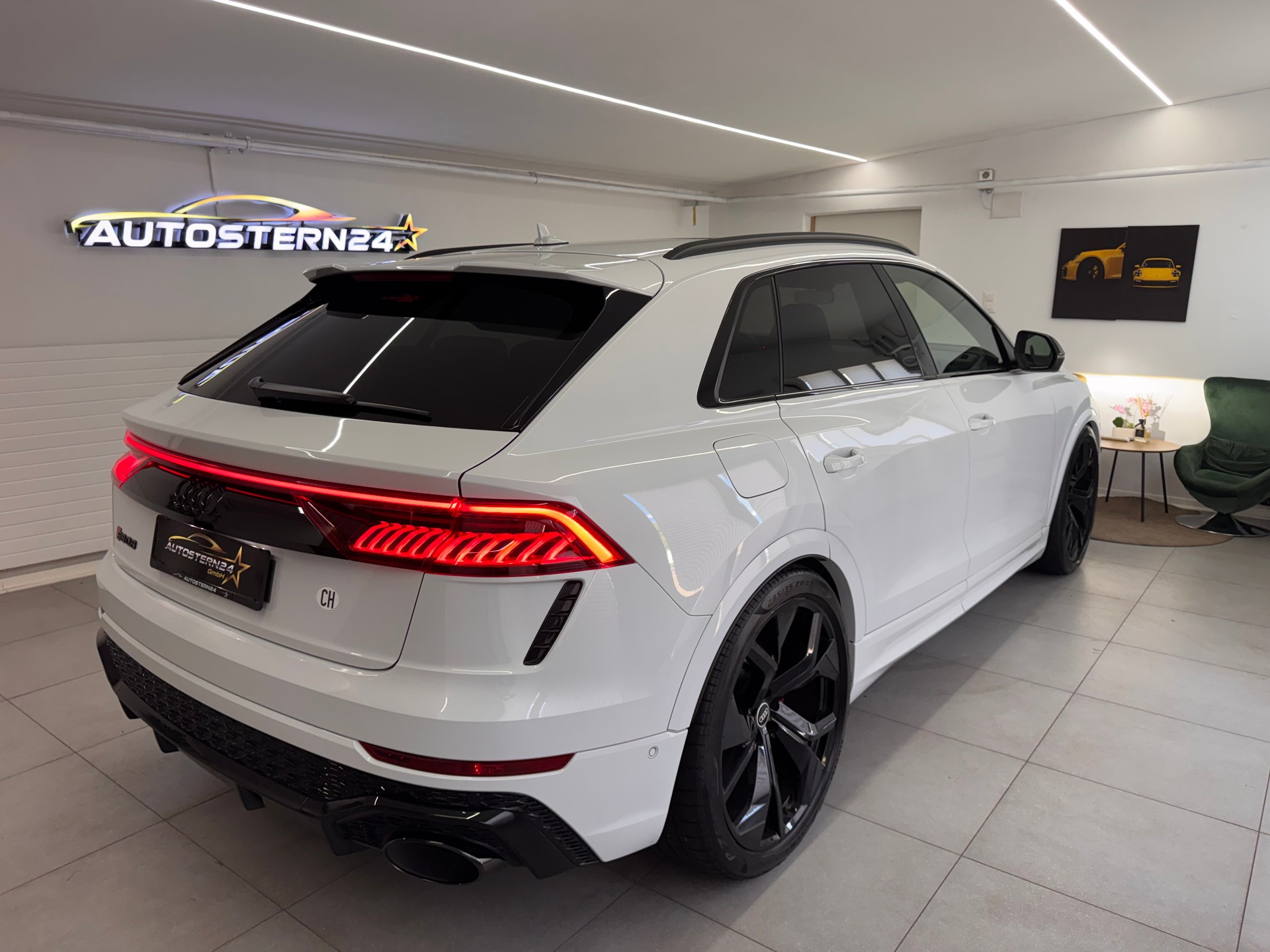 AUDI RSQ8 Quattro Tiptronic*CH-Fahrzeug*Panoramadach*AHK elektrisch *23 Zoll RS-Felgen *Standheizung*-image-4