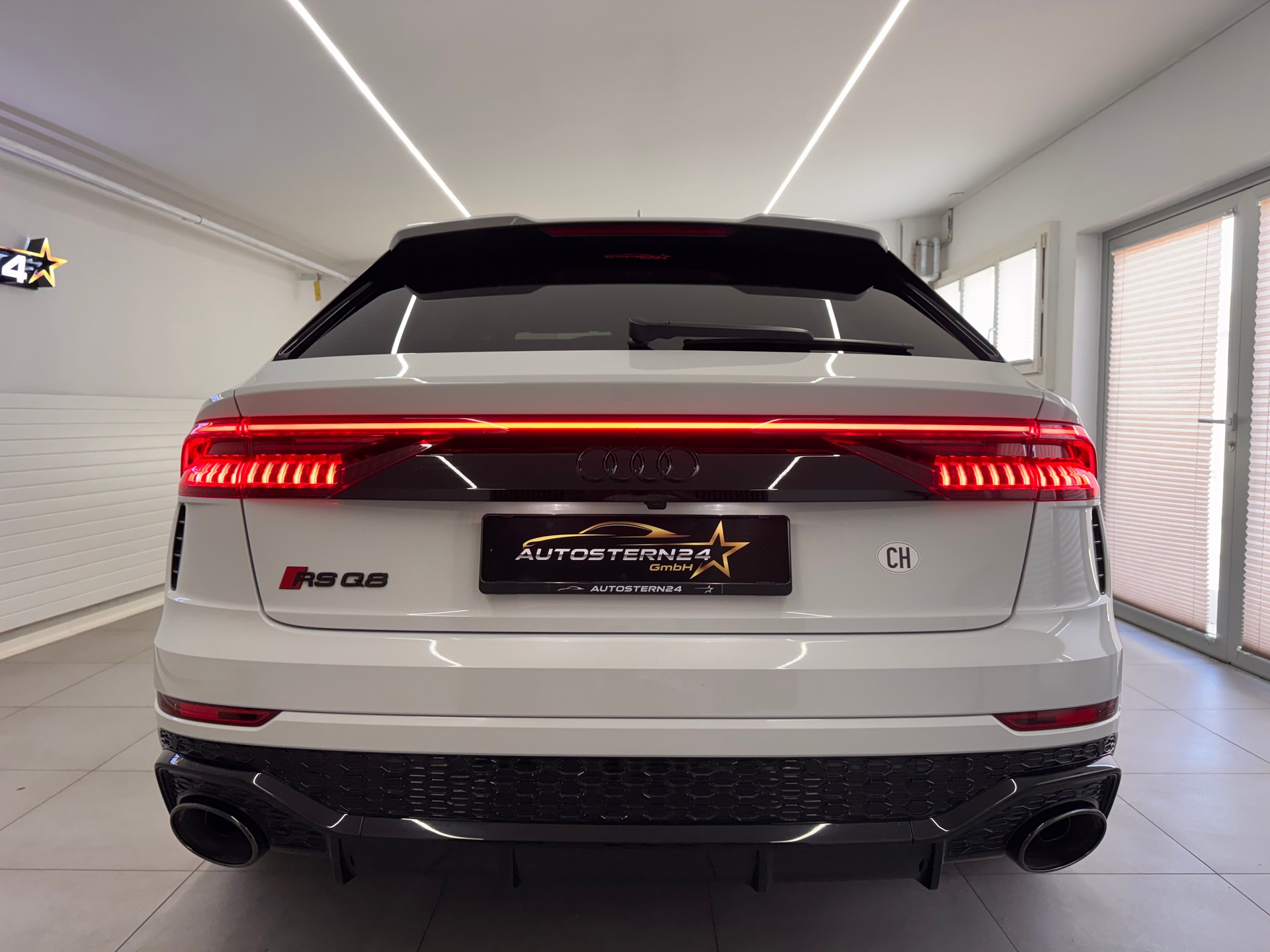 AUDI RSQ8 Quattro Tiptronic*CH-Fahrzeug*Panoramadach*AHK elektrisch *23 Zoll RS-Felgen *Standheizung*-image-3