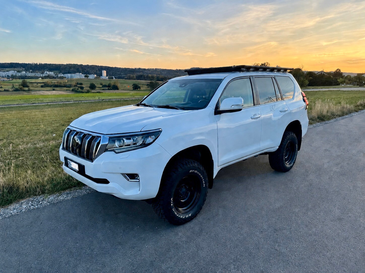 TOYOTA 2.8 Style; BP-51 Offroad-Fahrwerk; BFG Offroad Bereifung, ARB Dachträger, uvm.