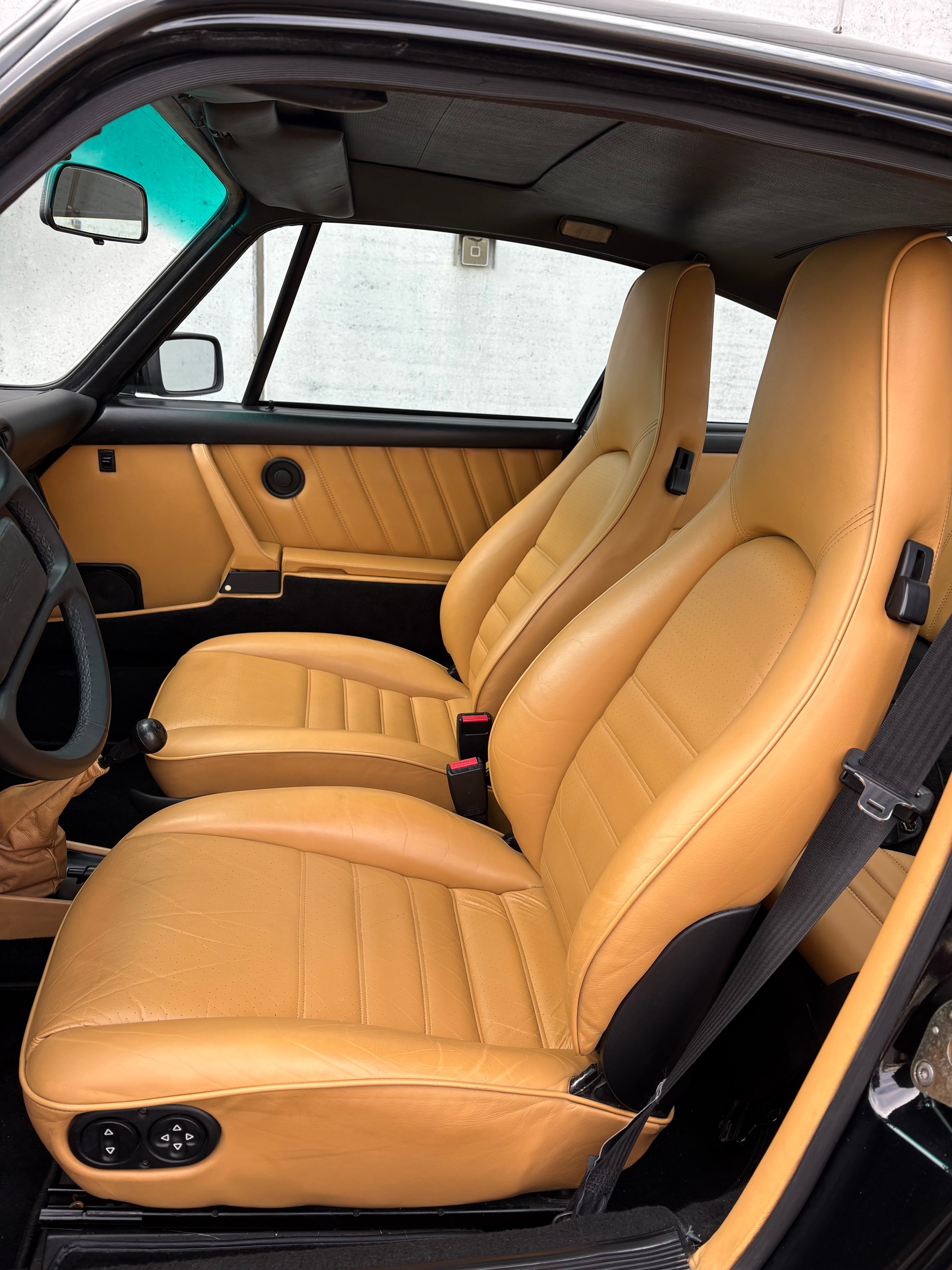 PORSCHE 3.2 Carrera-image-2