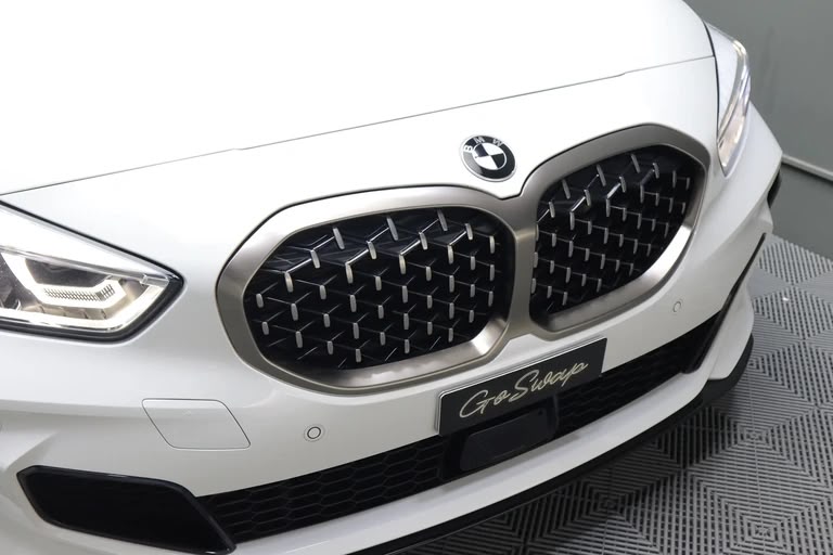 BMW M135i xDrive Steptronic-image-1