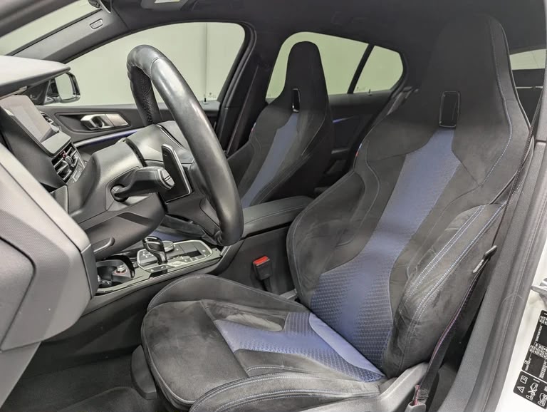 BMW M135i xDrive Steptronic-image-7
