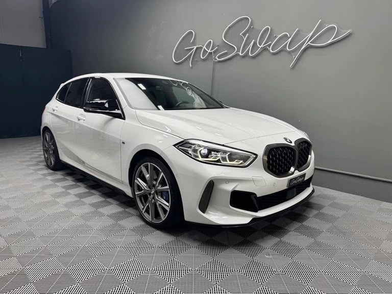 BMW M135i xDrive Steptronic-image-0