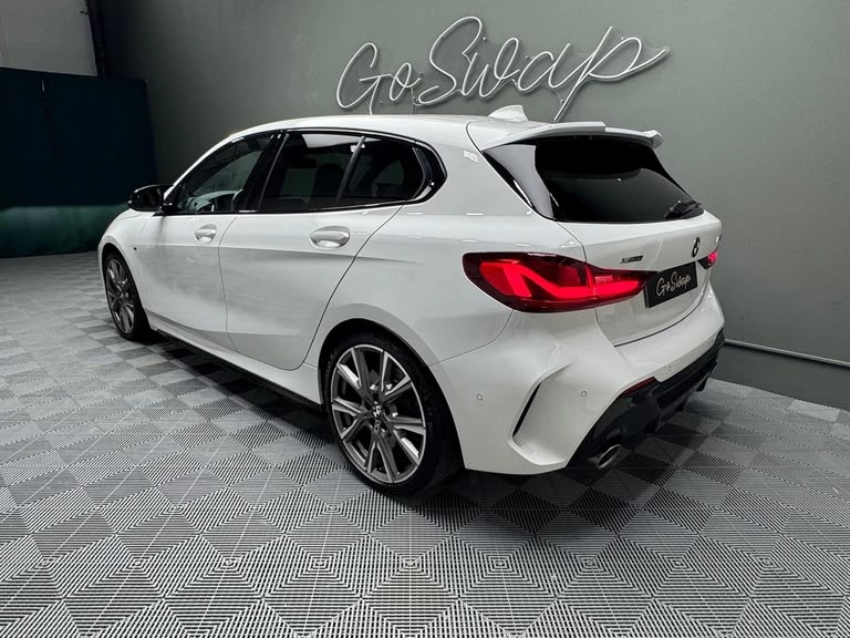 BMW M135i xDrive Steptronic-image-6