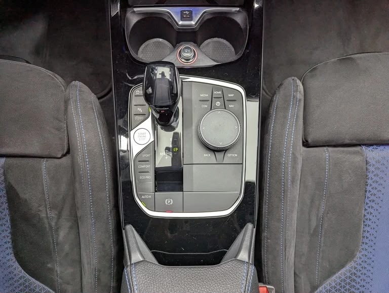 BMW M135i xDrive Steptronic-image-18