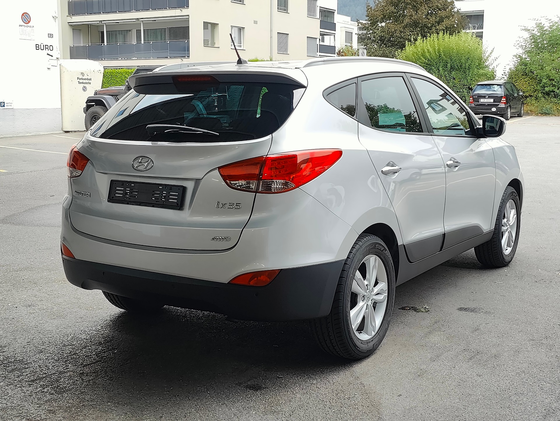 HYUNDAI iX 35 2.0 Style 4WD Automatic-image-3