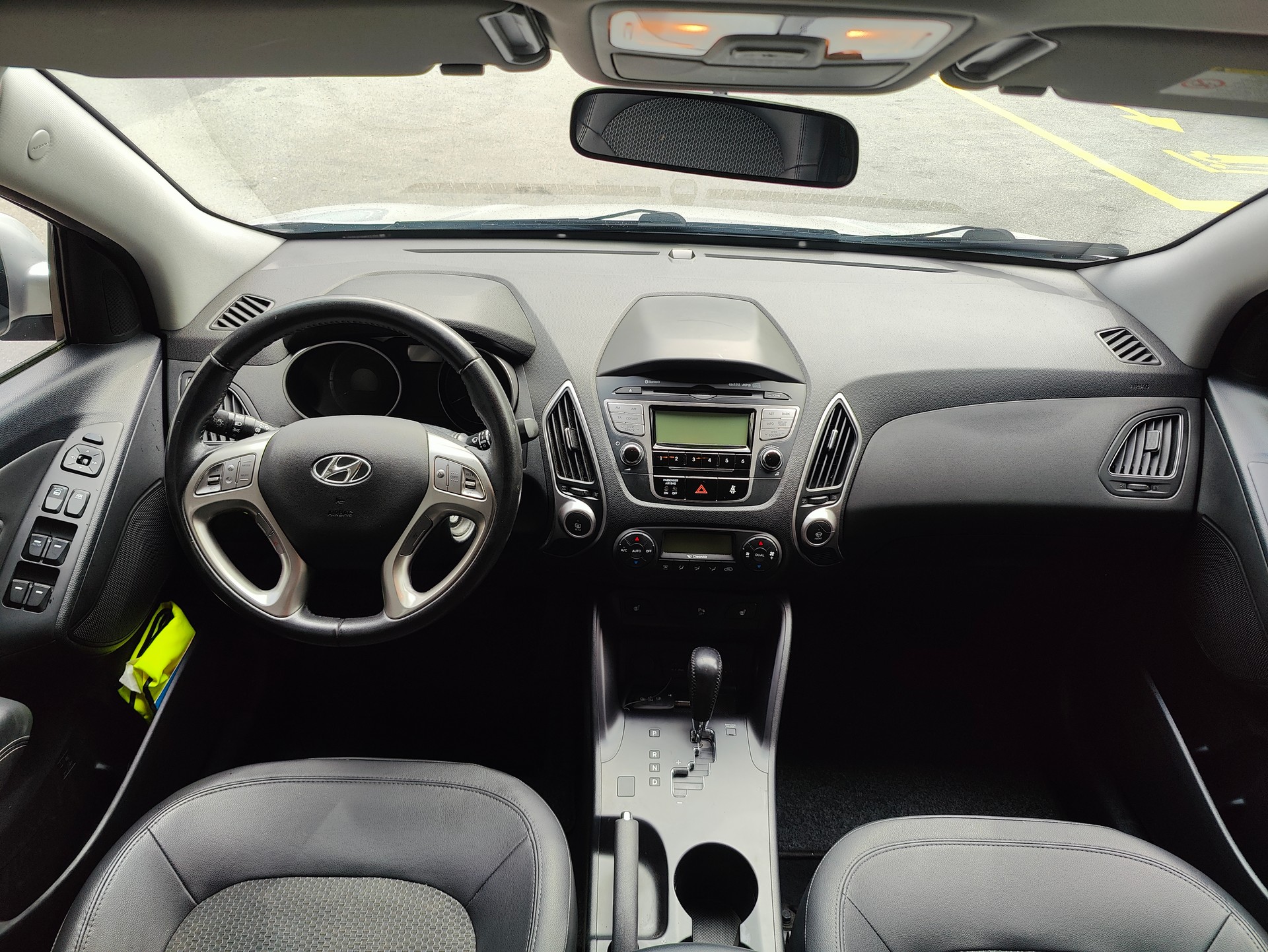 HYUNDAI iX 35 2.0 Style 4WD Automatic-image-11