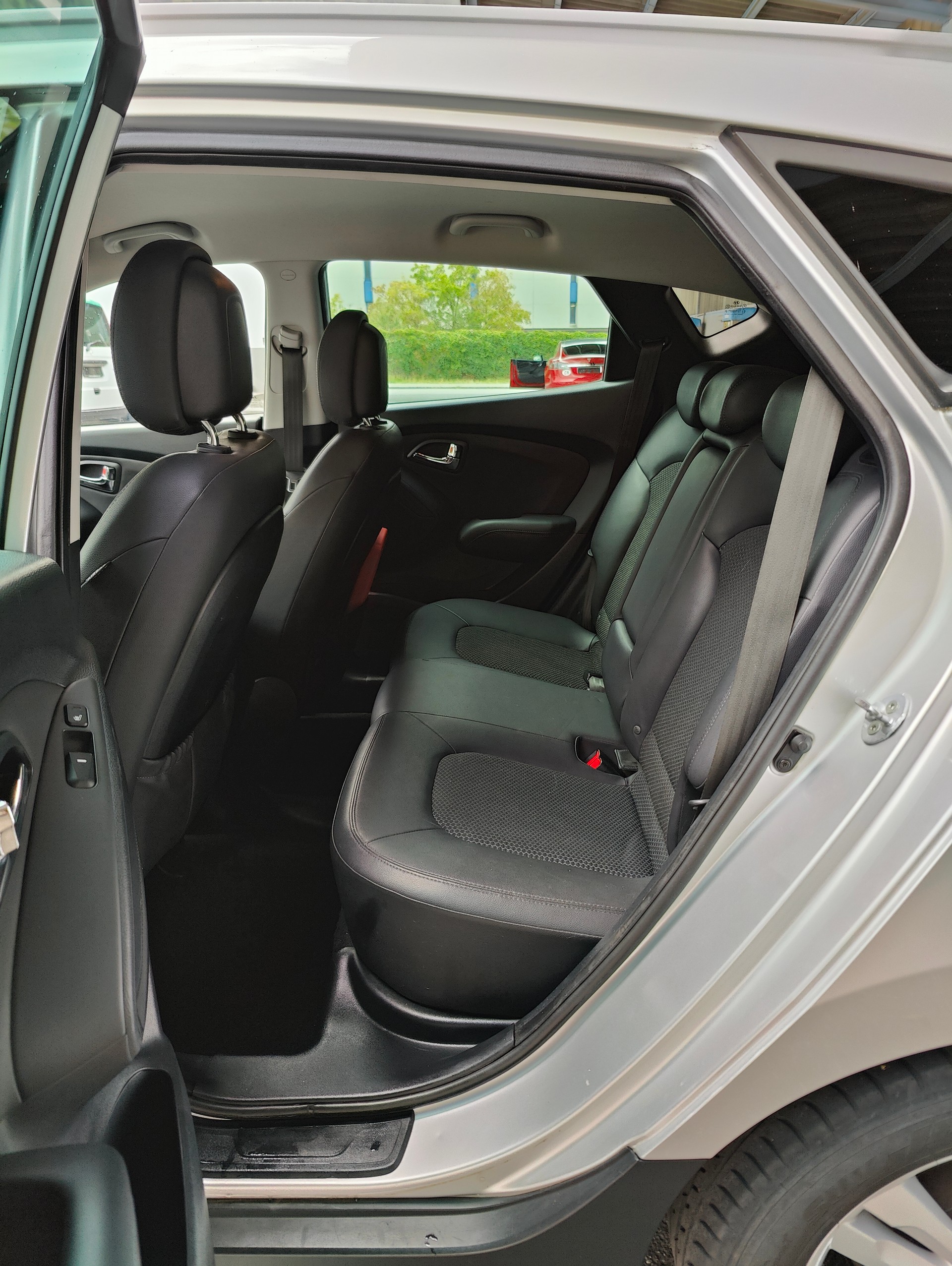 HYUNDAI iX 35 2.0 Style 4WD Automatic-image-10