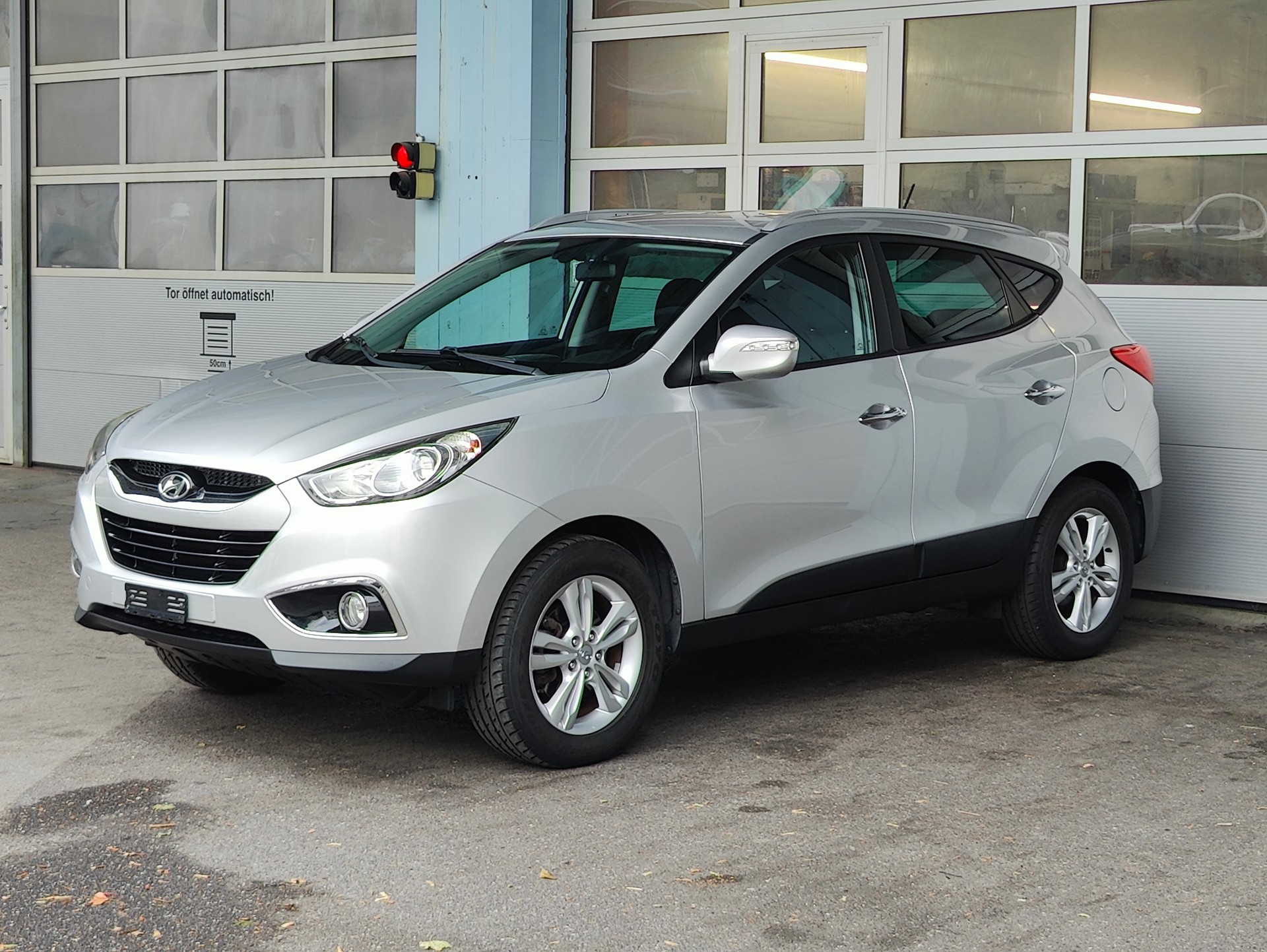 HYUNDAI iX 35 2.0 Style 4WD Automatic-image-7