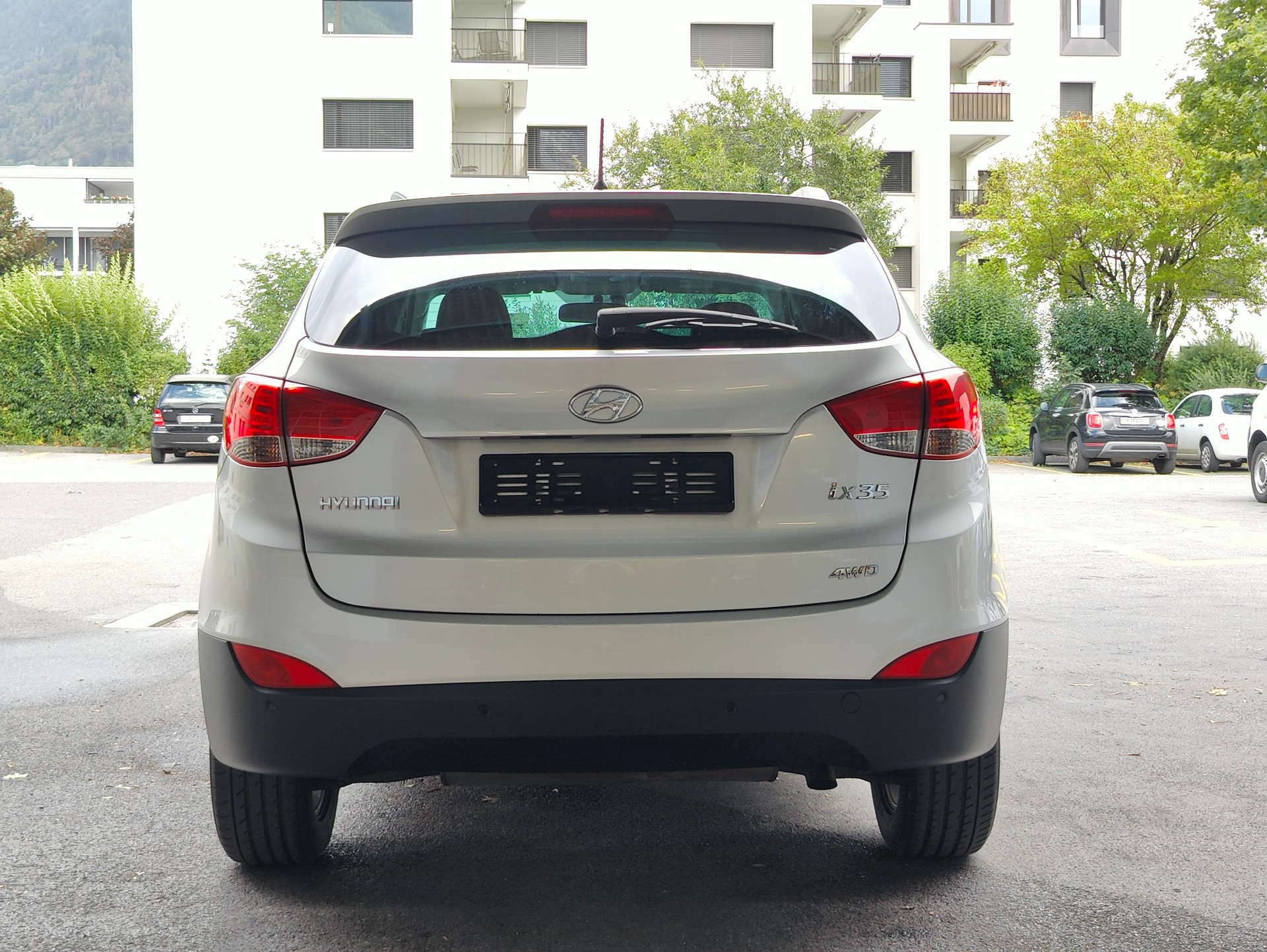 HYUNDAI iX 35 2.0 Style 4WD Automatic-image-4