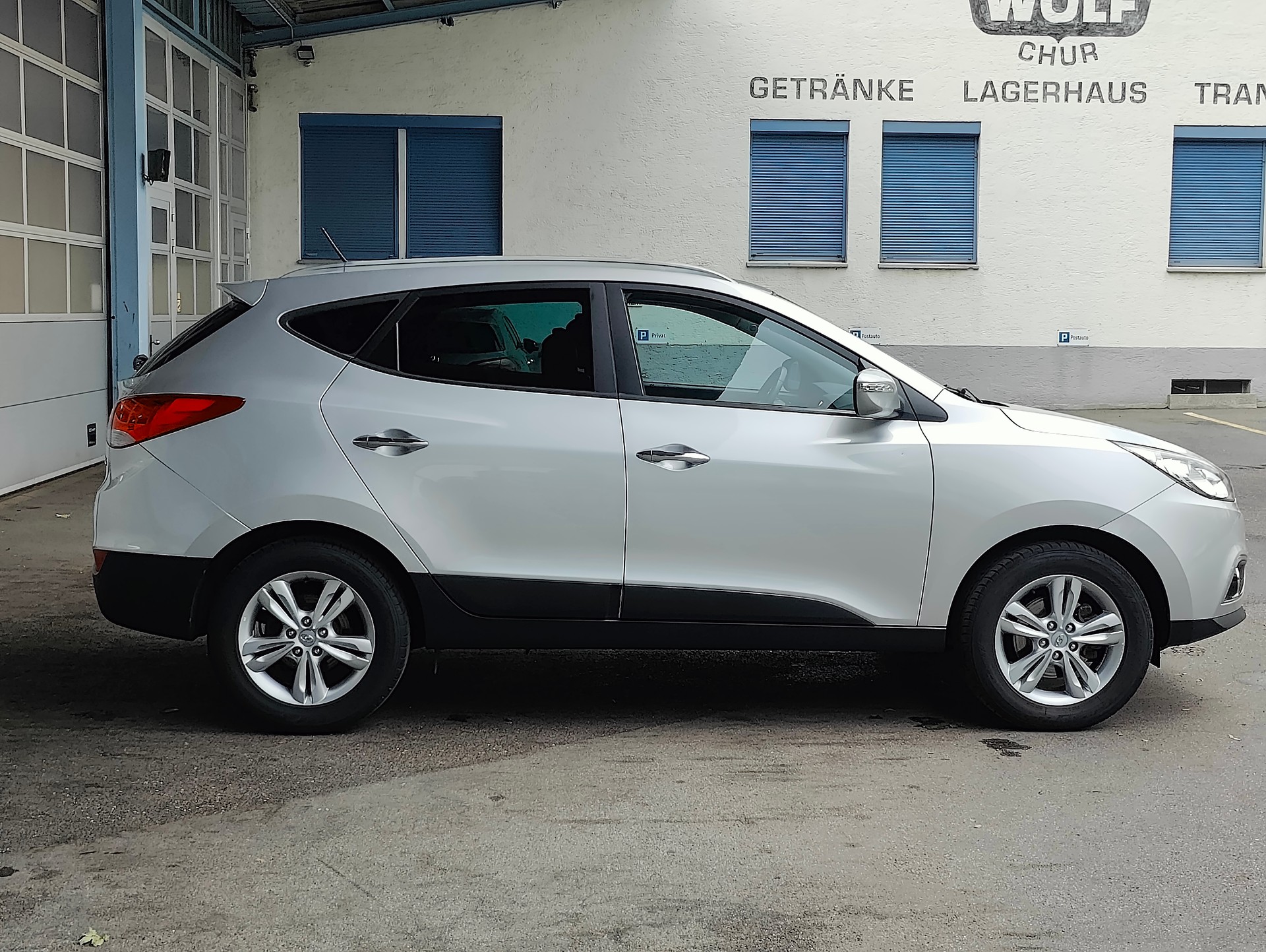 HYUNDAI iX 35 2.0 Style 4WD Automatic-image-2