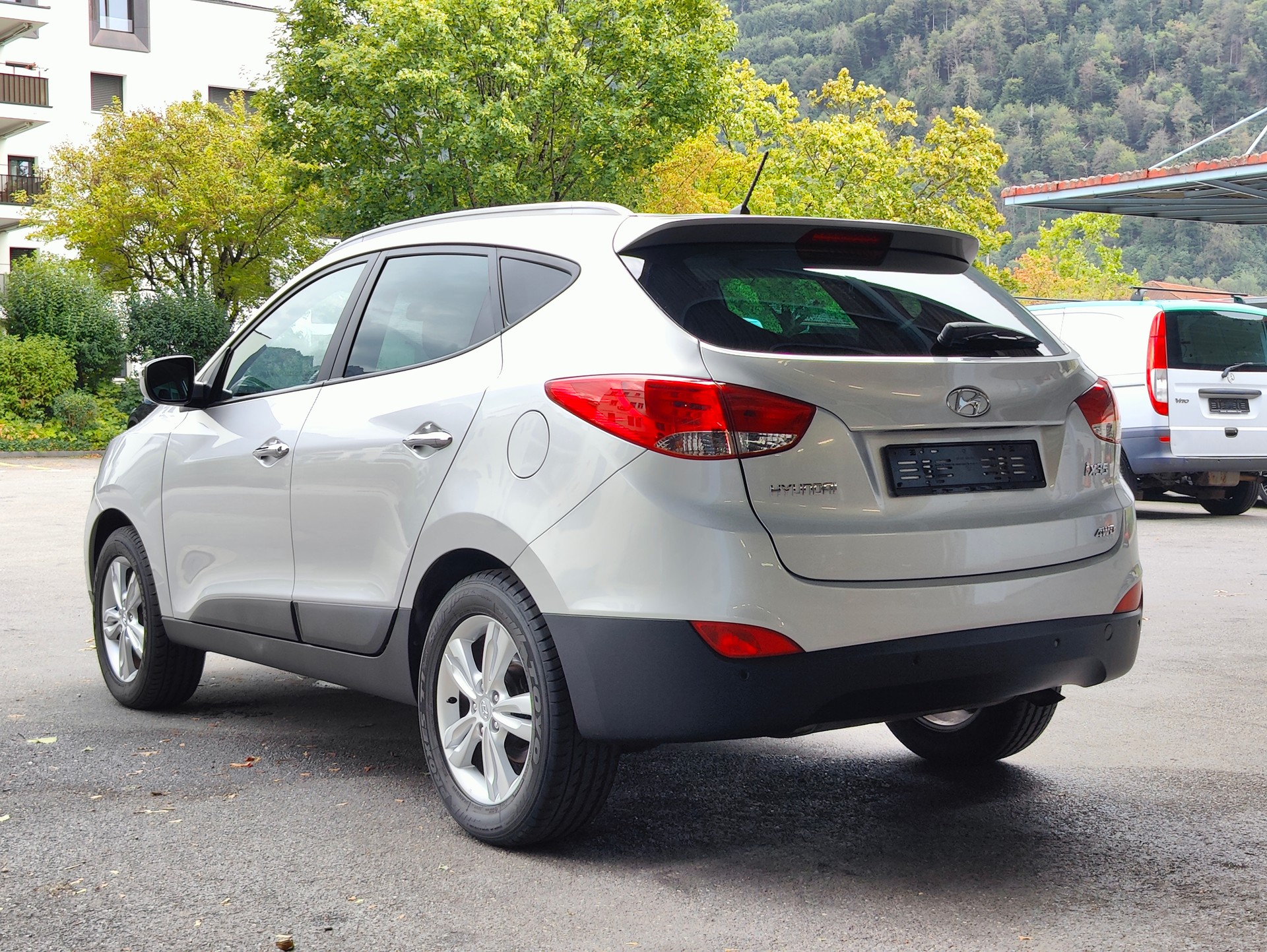 HYUNDAI iX 35 2.0 Style 4WD Automatic-image-5